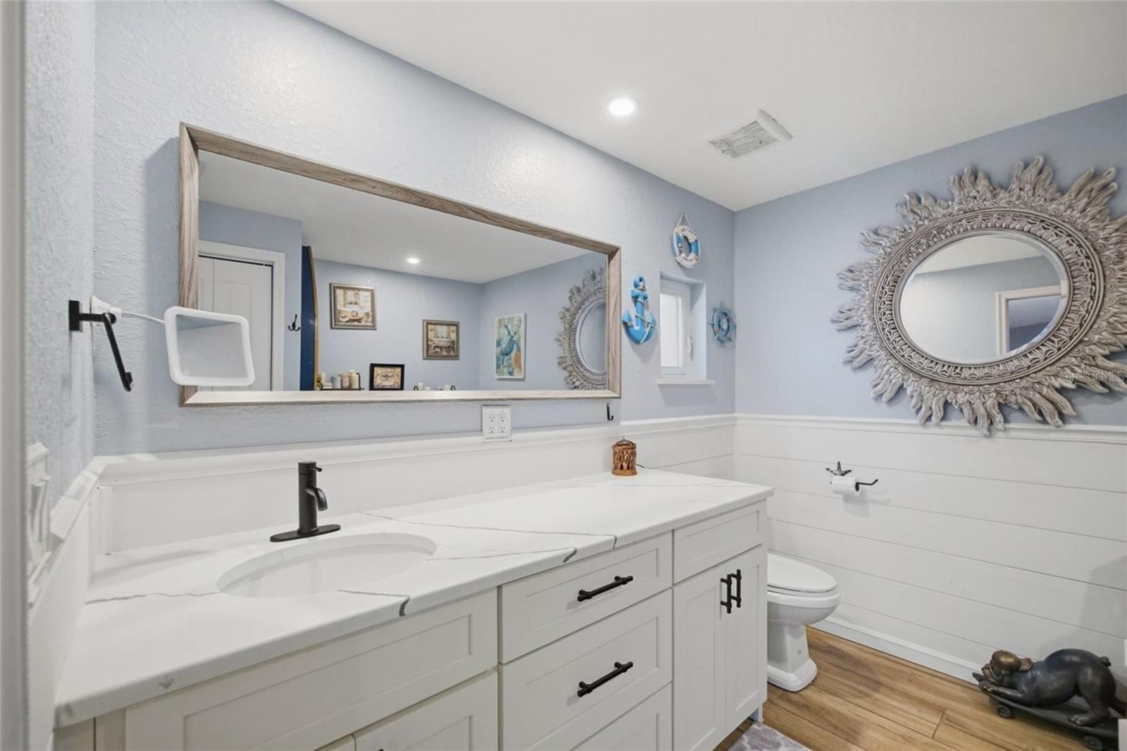 8211 HAYWARD LN — photo 21