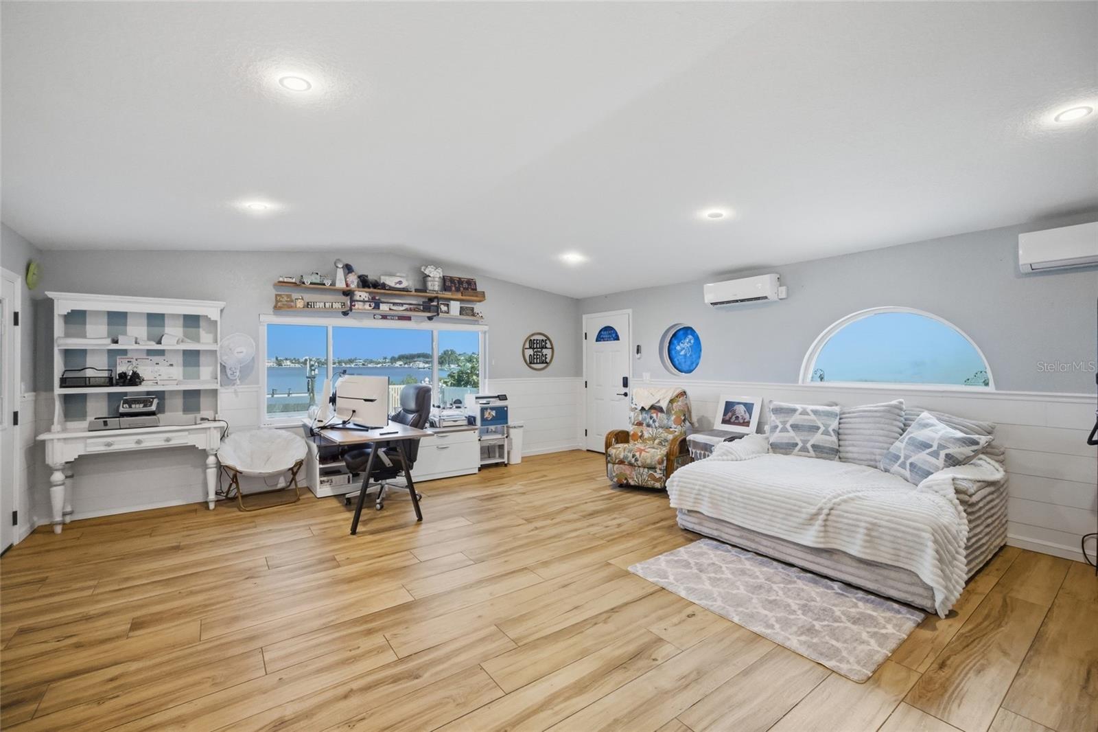 8211 HAYWARD LN — photo 31