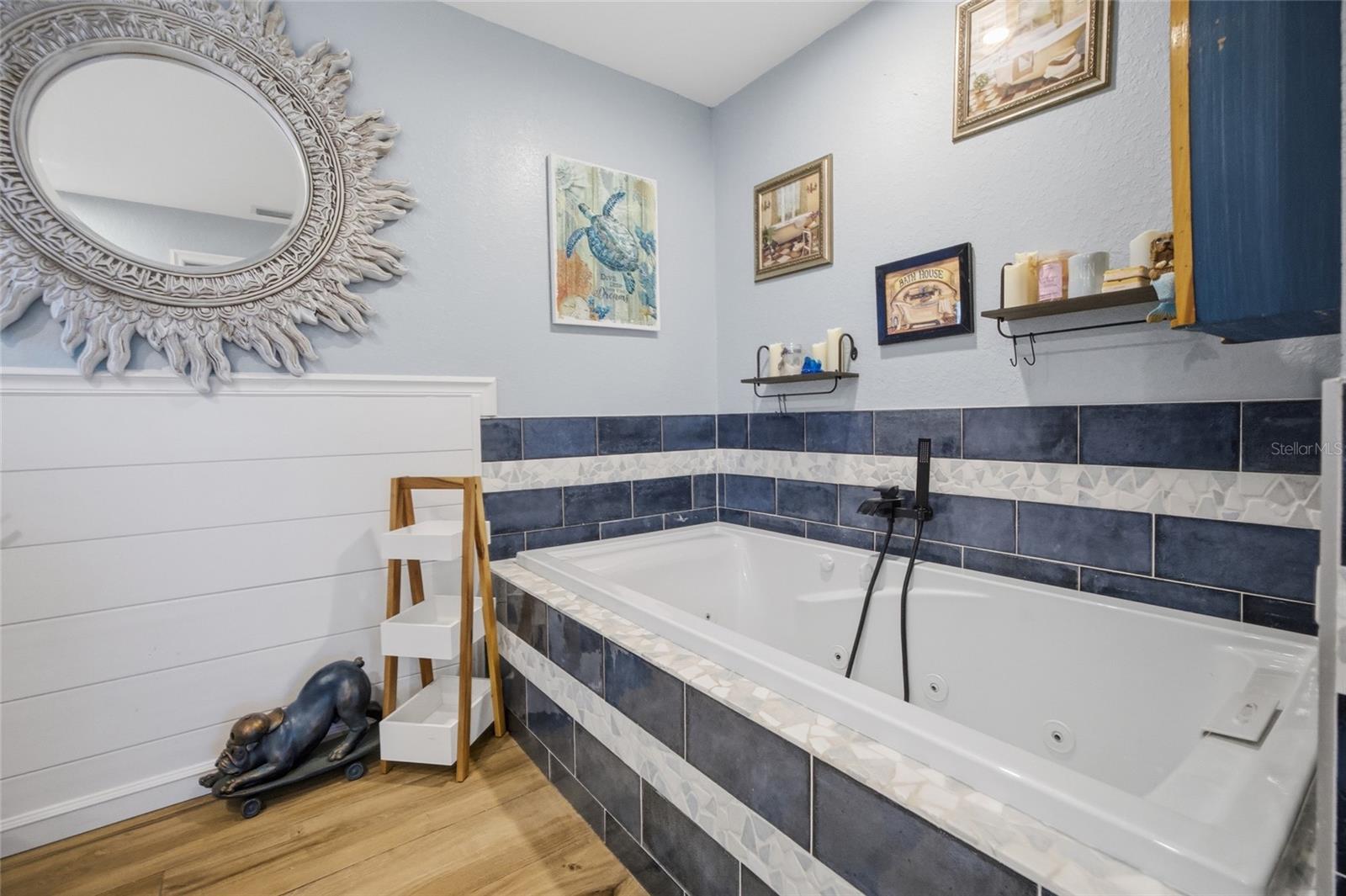 8211 HAYWARD LN — photo 22