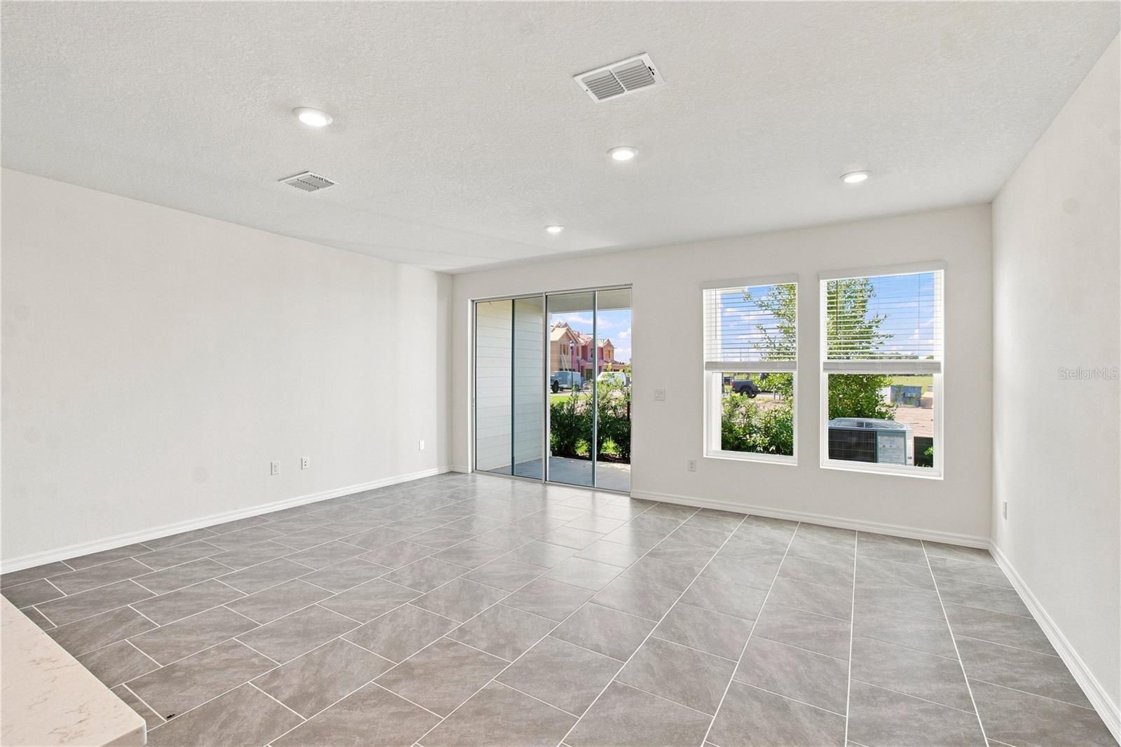 6355 JENSEN VIEW AVE — photo 11