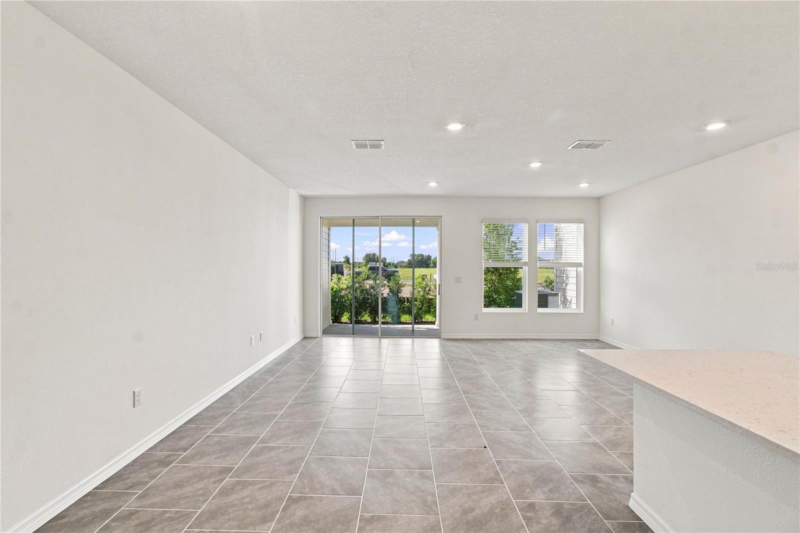 6355 JENSEN VIEW AVE — photo 10