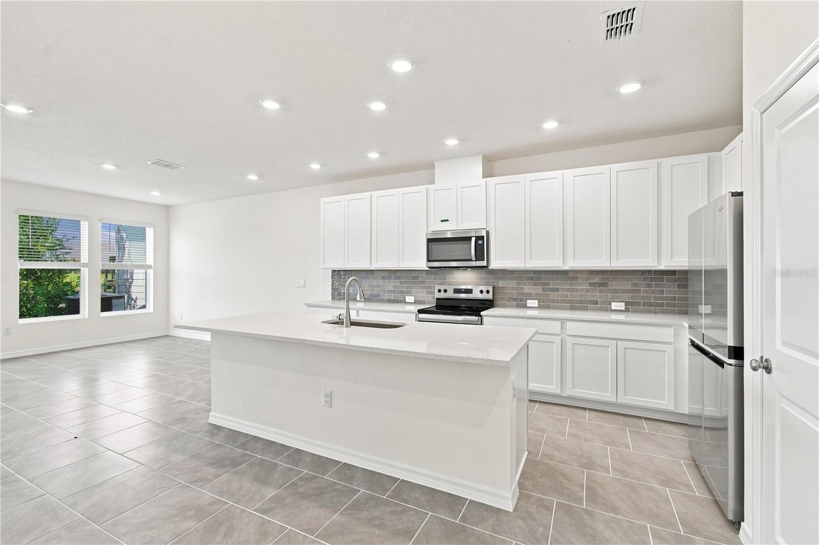 6355 JENSEN VIEW AVE — photo 3