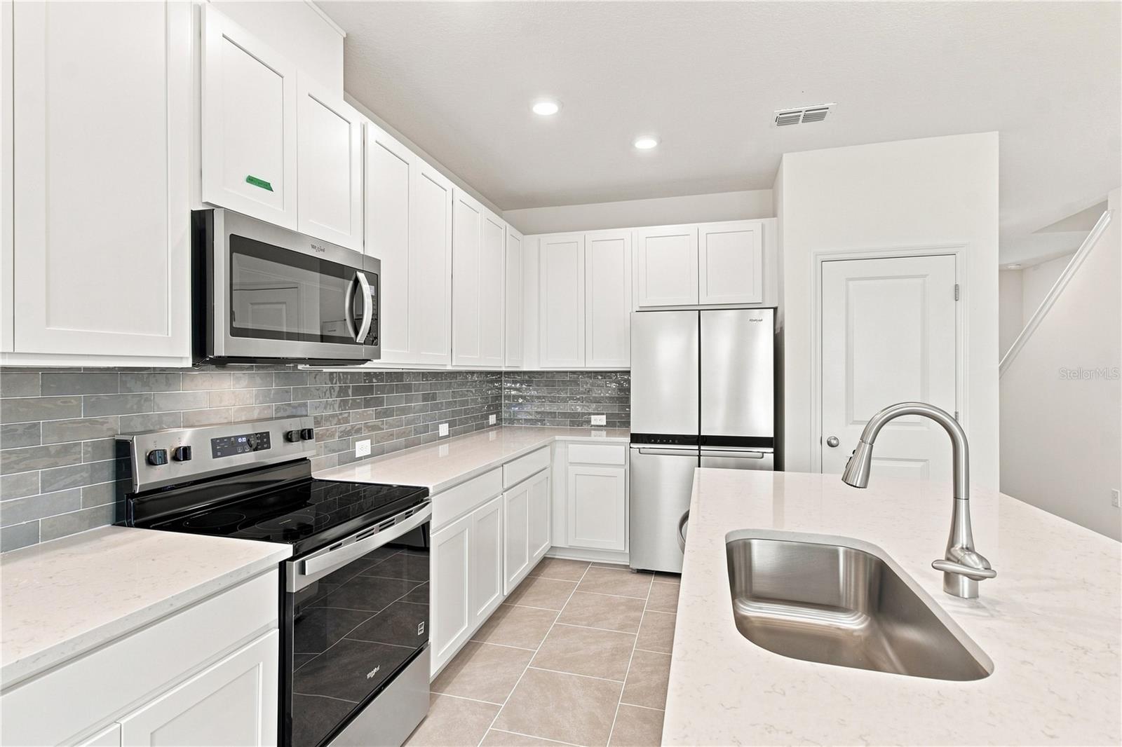 6355 JENSEN VIEW AVE — photo 6