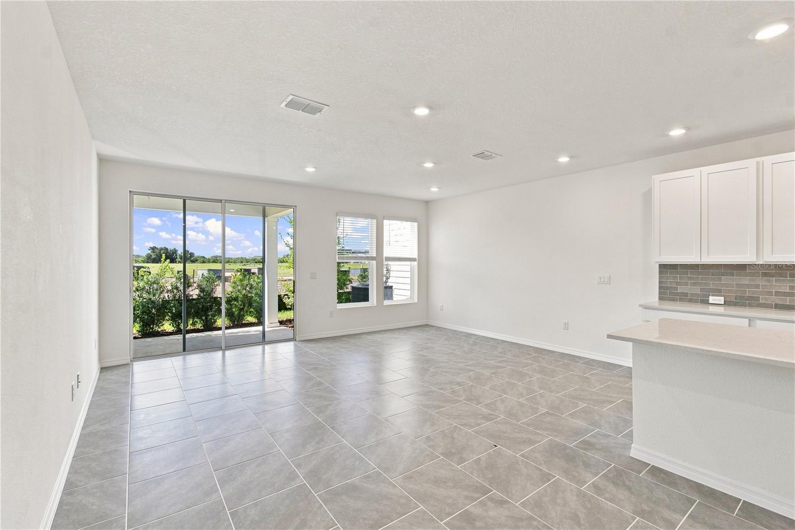 6355 JENSEN VIEW AVE — photo 8