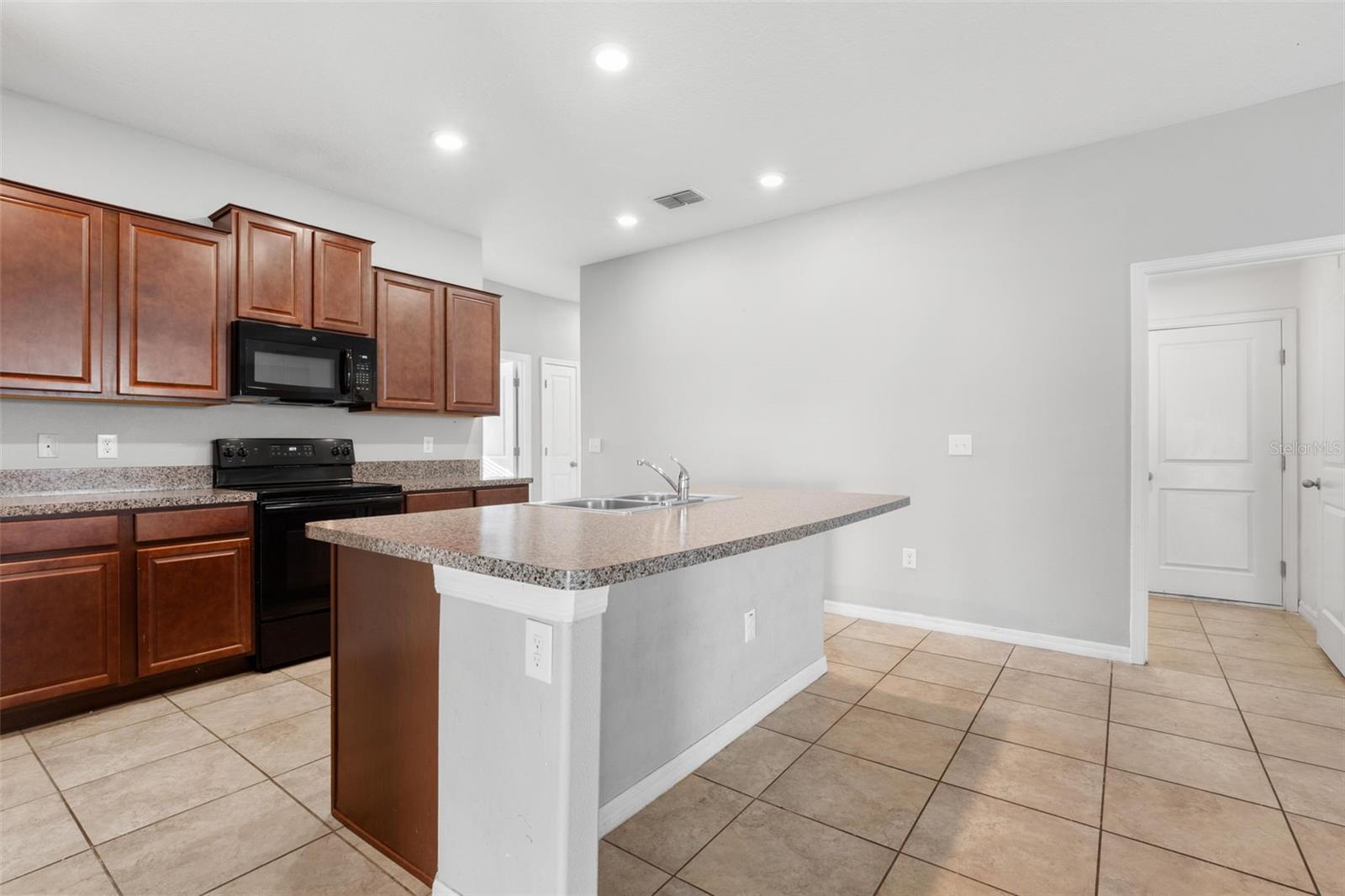 6810 TRENT CREEK DR — photo 14