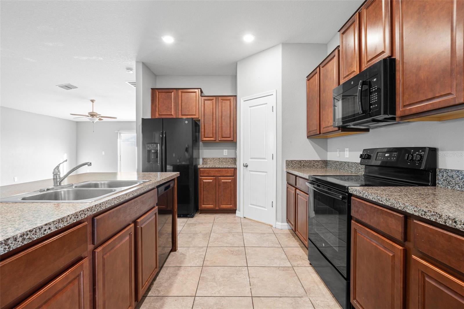6810 TRENT CREEK DR — photo 10