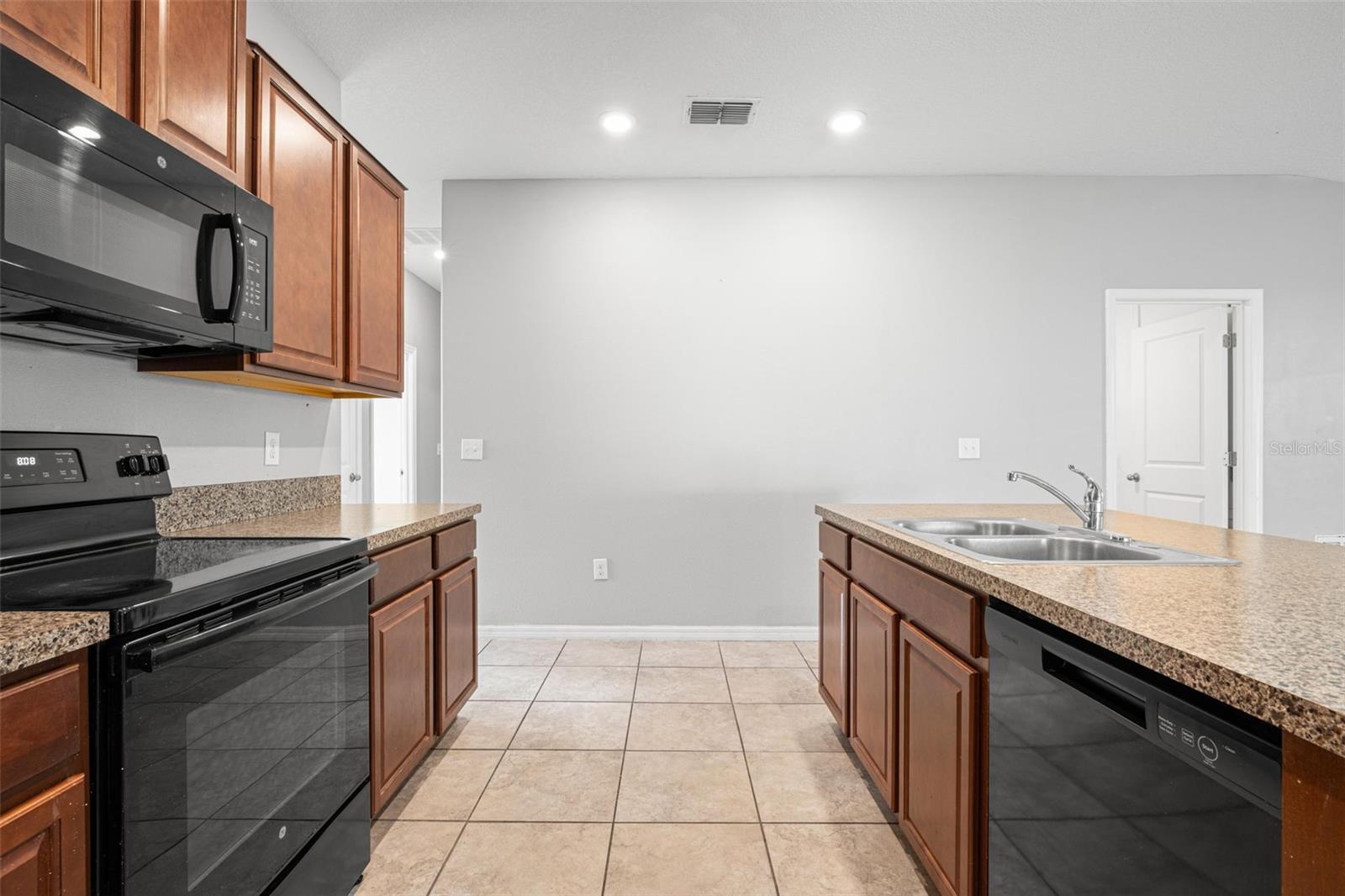 6810 TRENT CREEK DR — photo 11