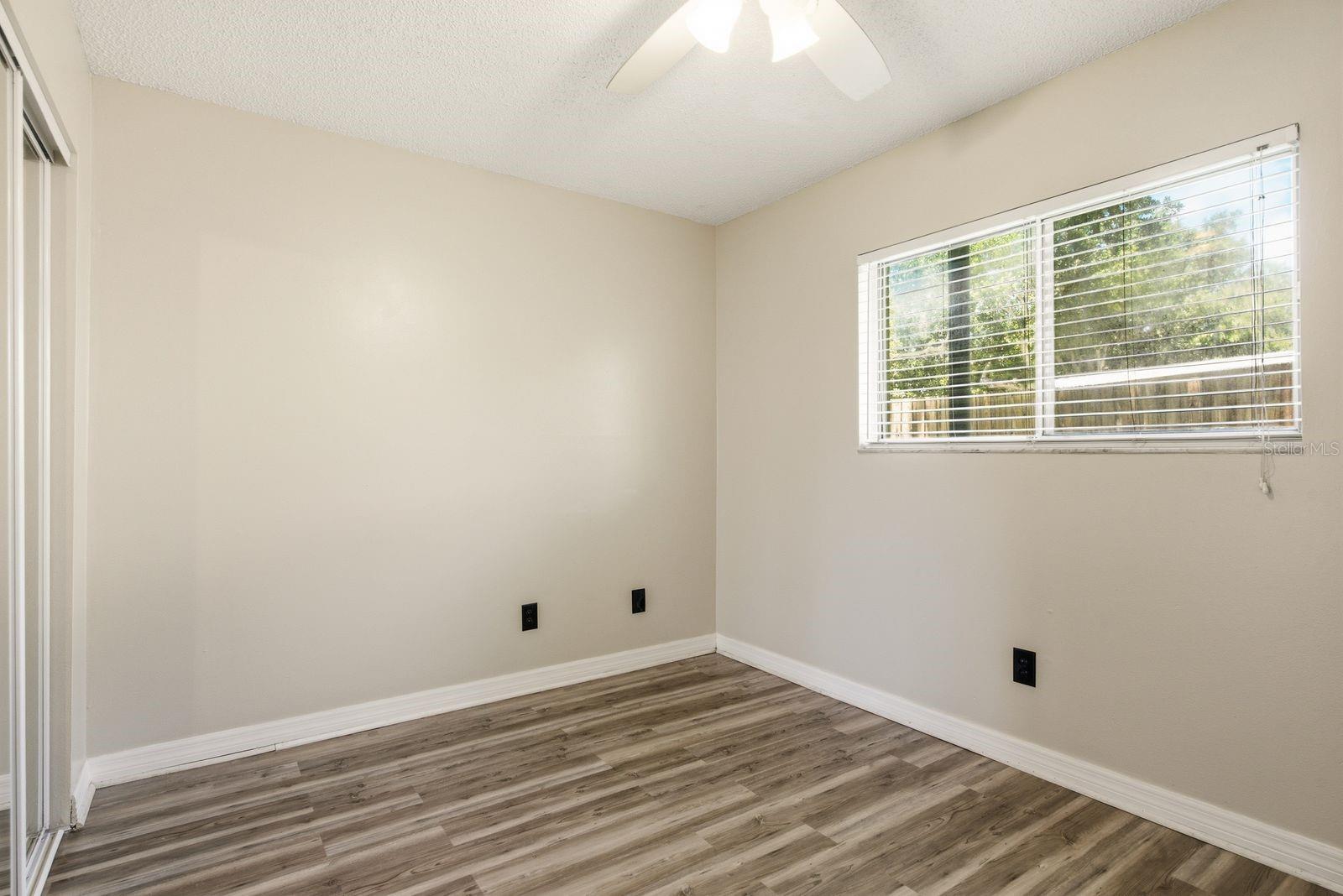 442 EVERGREEN DR — photo 21