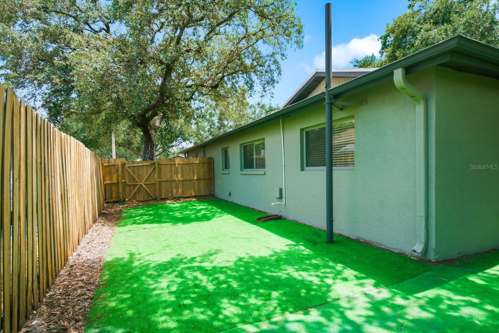 442 EVERGREEN DR — photo 38