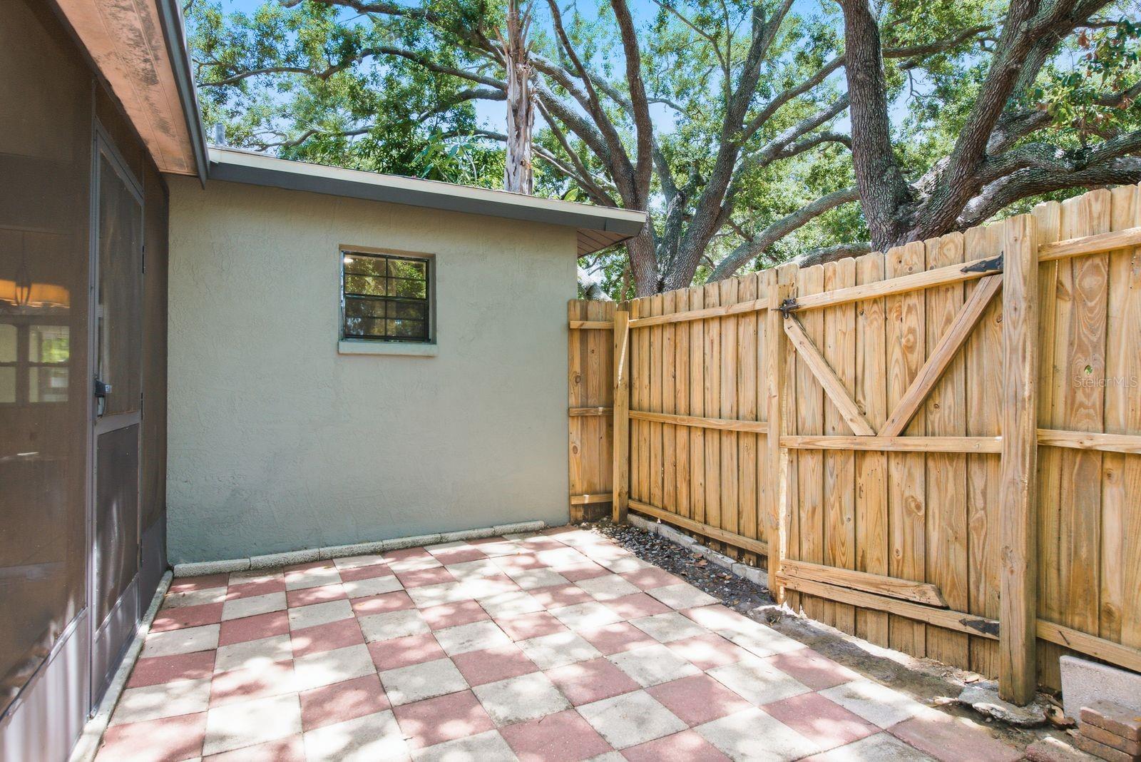 442 EVERGREEN DR — photo 32