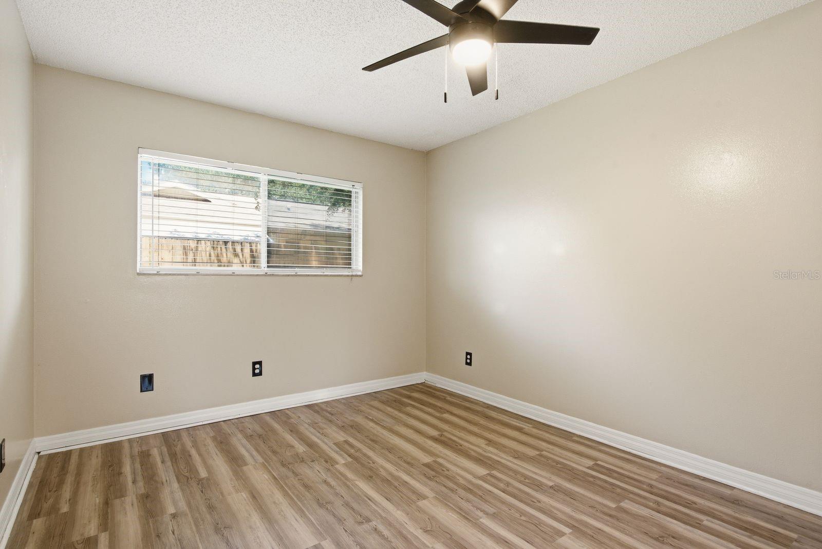 442 EVERGREEN DR — photo 25