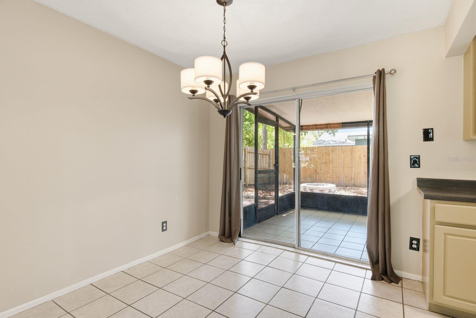 442 EVERGREEN DR — photo 11