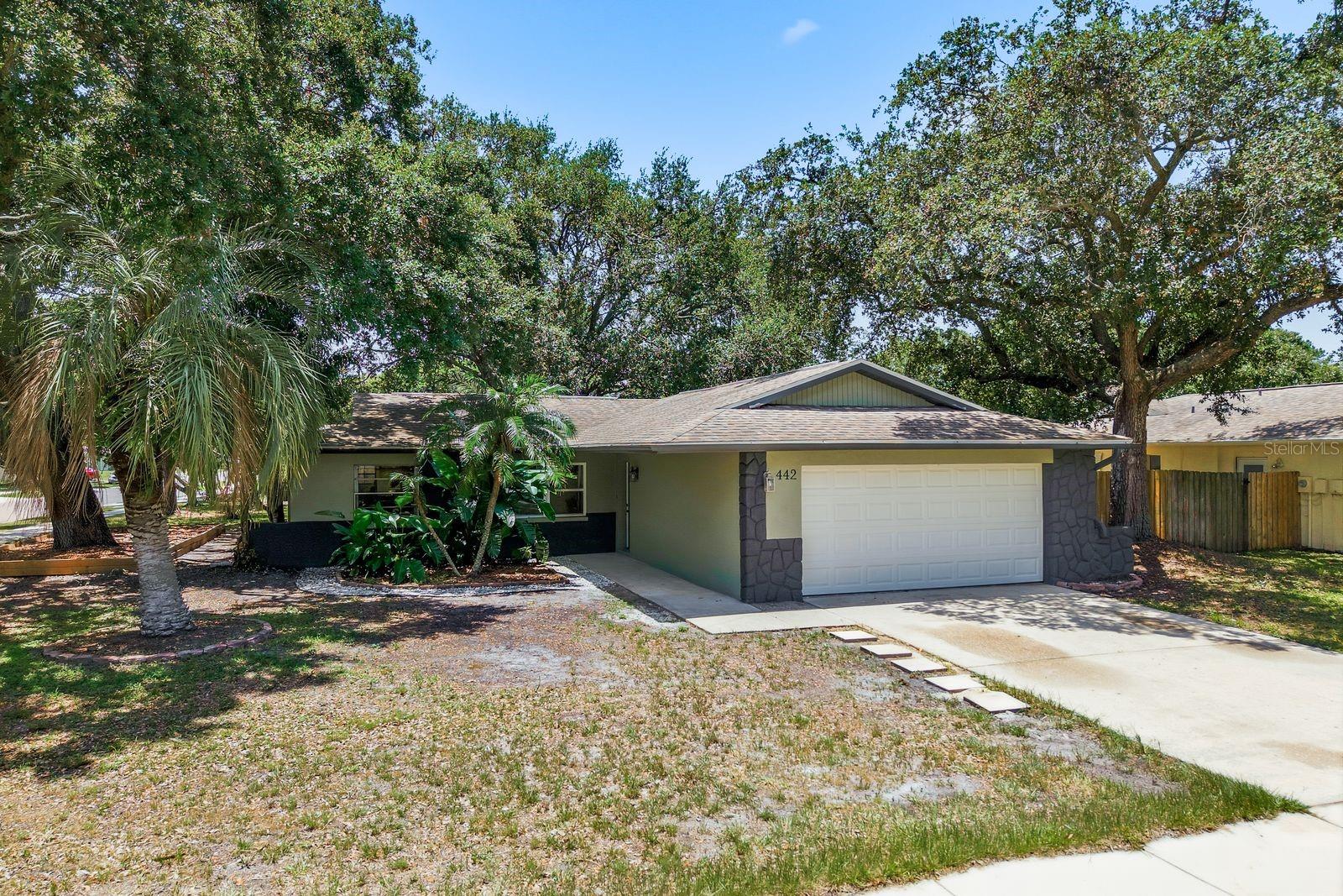 442 EVERGREEN DR — photo 2