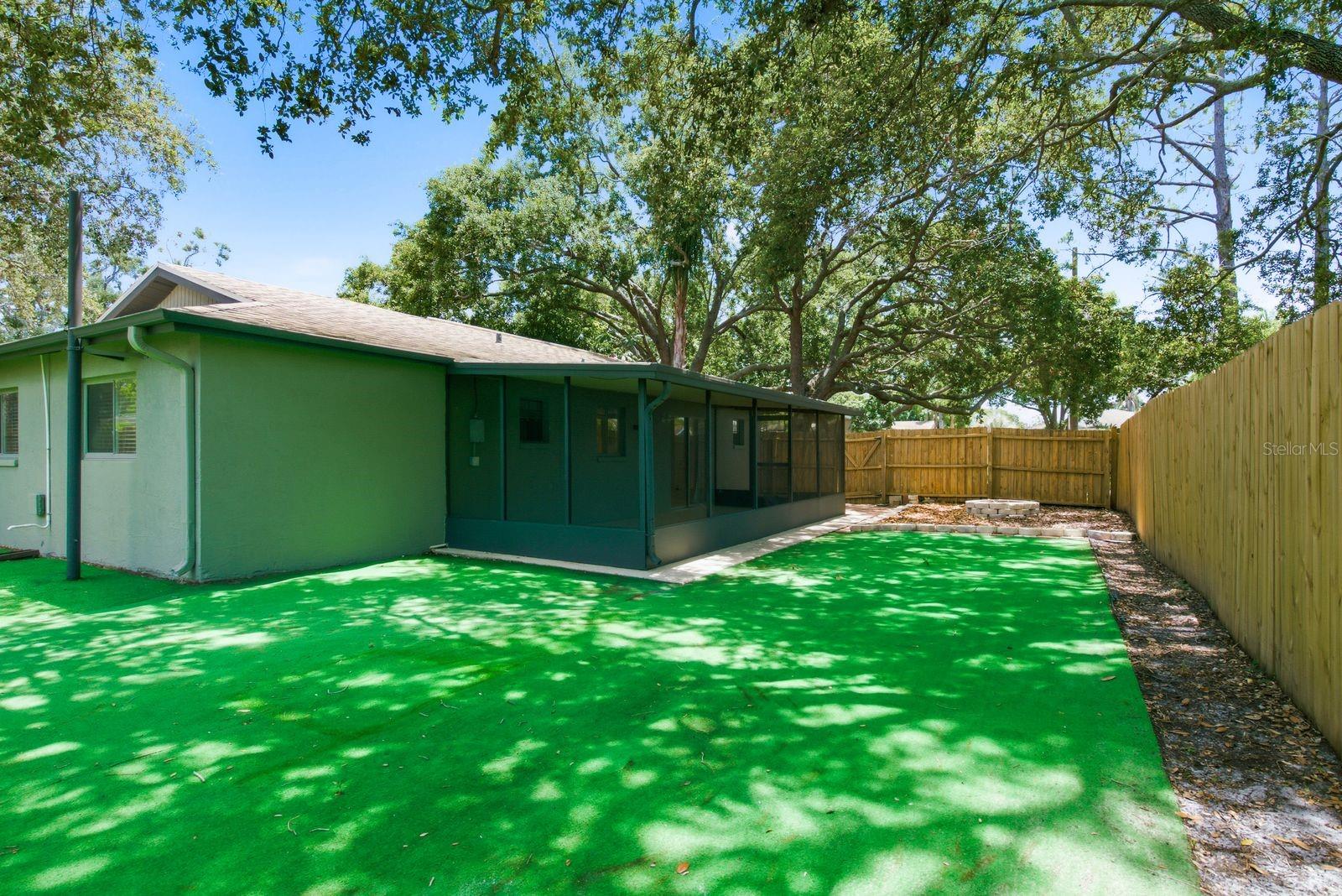 442 EVERGREEN DR — photo 37