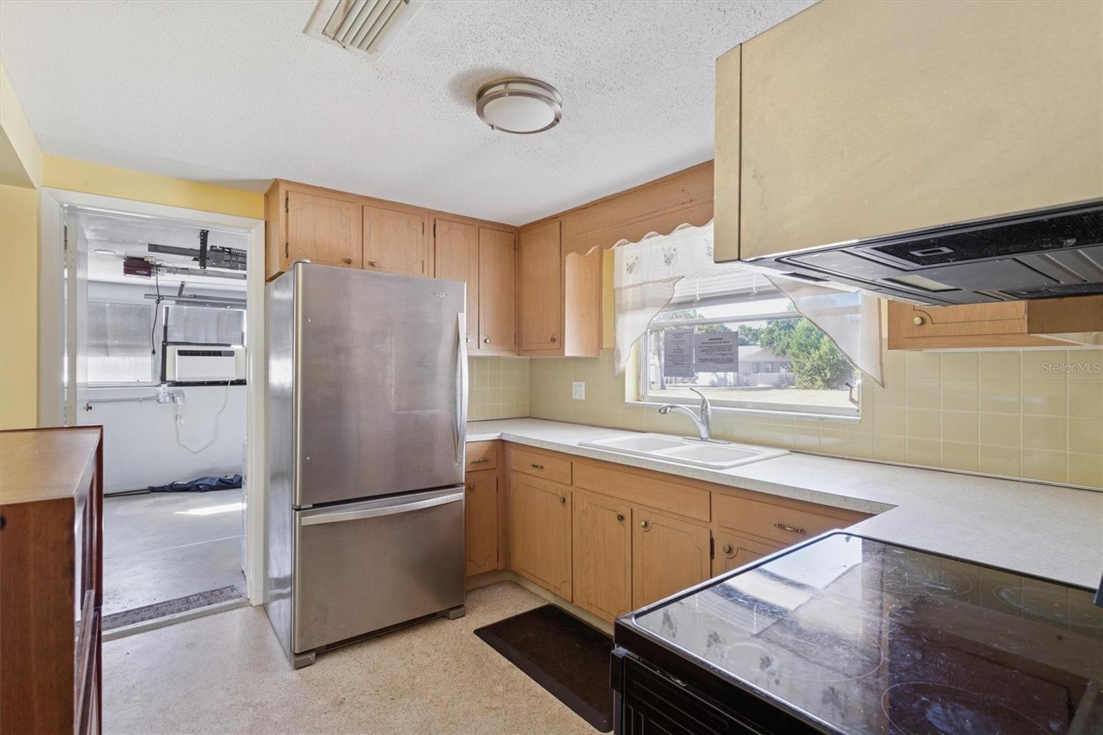 7608 REDCOAT AVE — photo 12