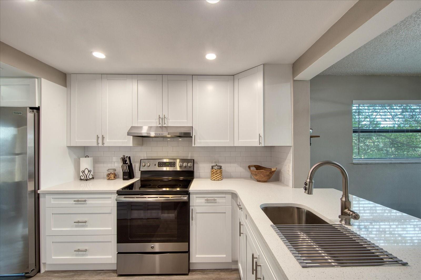 1324 PASADENA AVE S #201 — photo 8