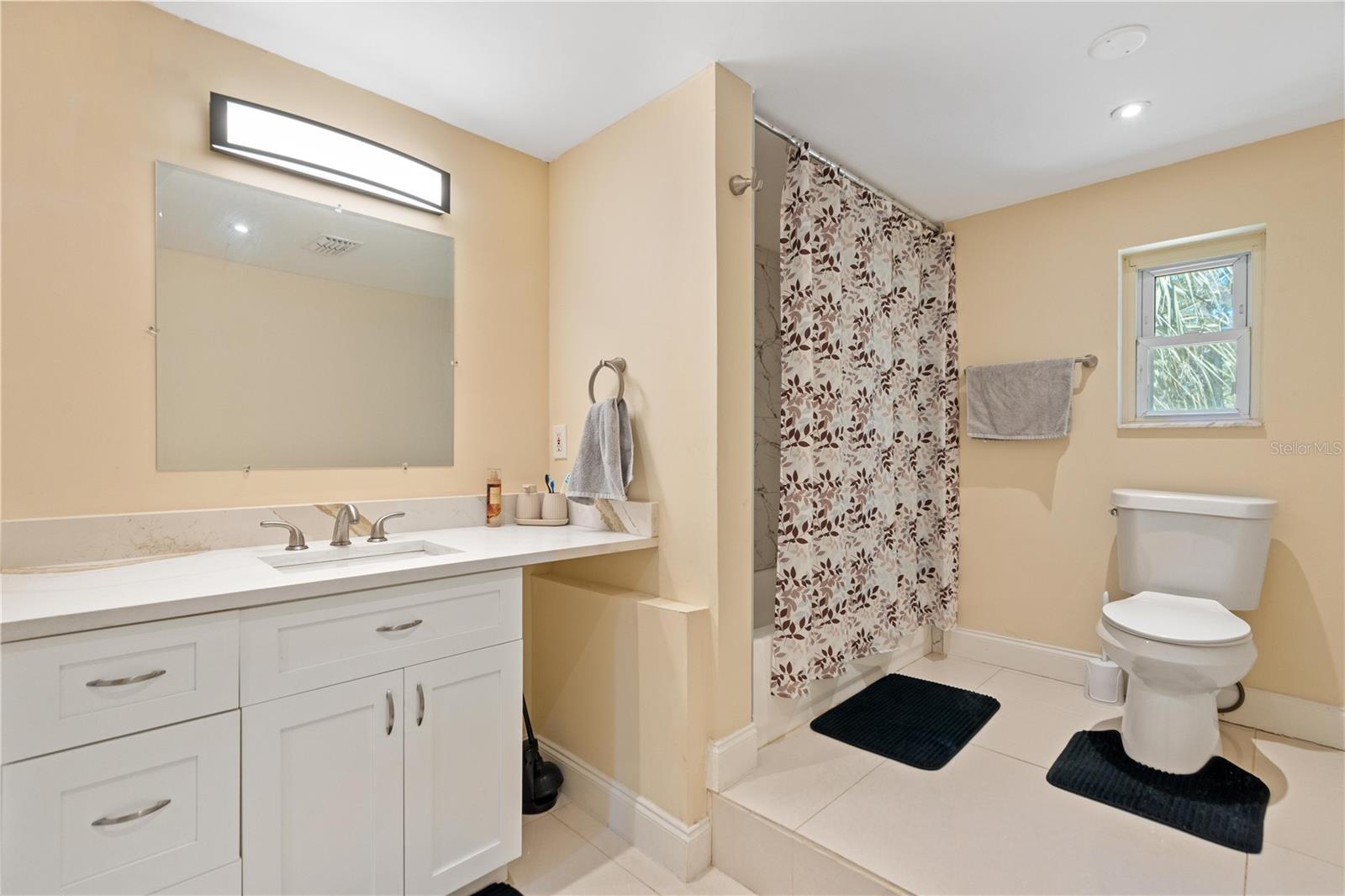 7803 CADILLAC AVE — photo 20