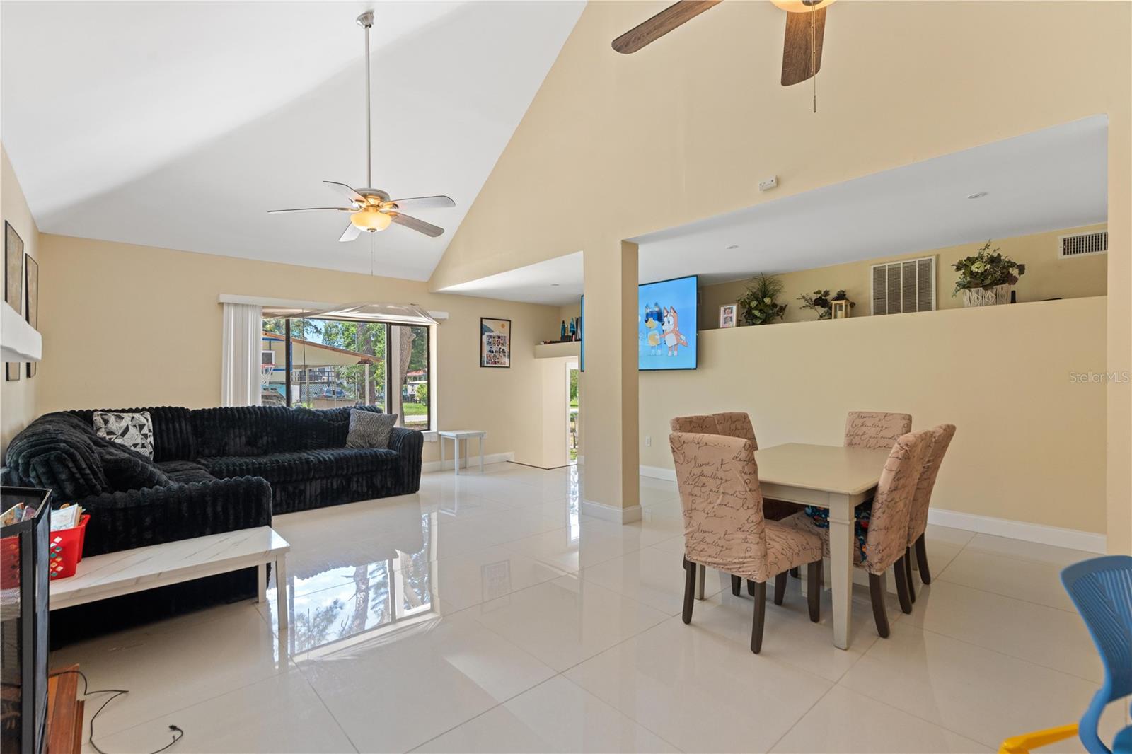 7803 CADILLAC AVE — photo 12