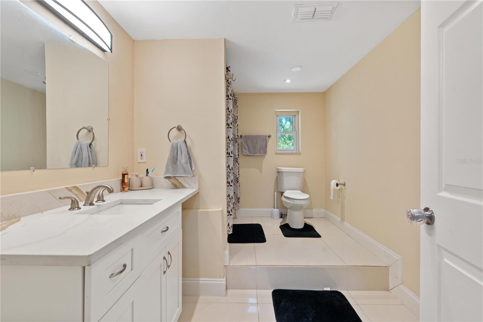 7803 CADILLAC AVE — photo 19