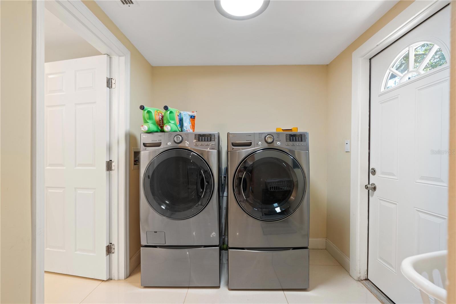 7803 CADILLAC AVE — photo 10
