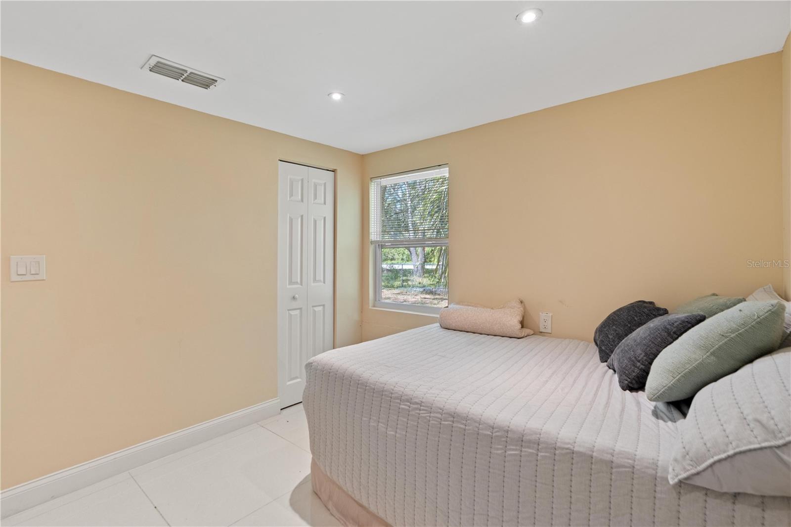 7803 CADILLAC AVE — photo 18