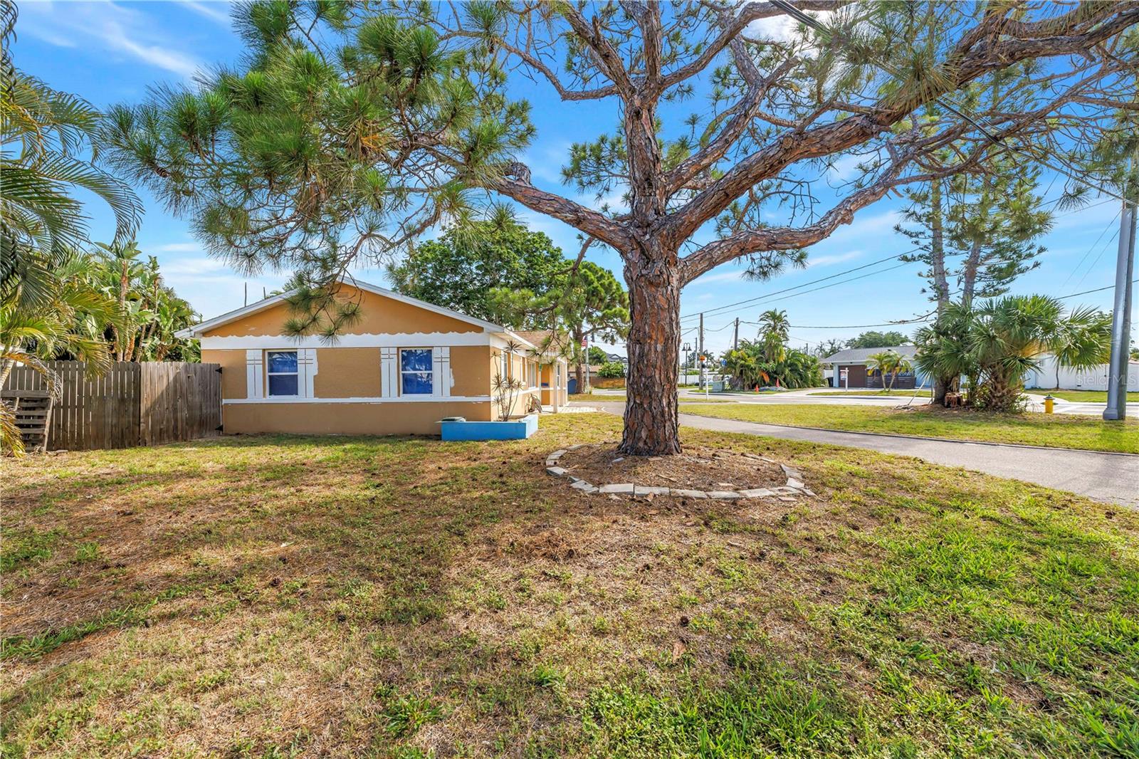 7901 CAUSEWAY BLVD S — photo 10