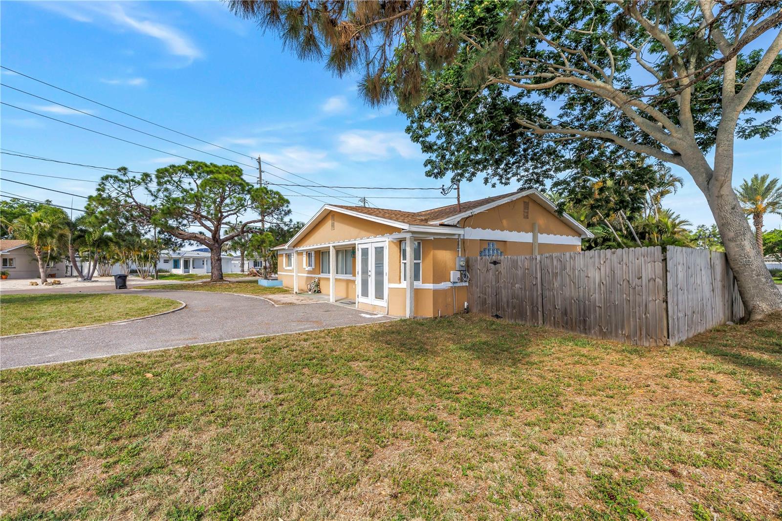 7901 CAUSEWAY BLVD S — photo 7