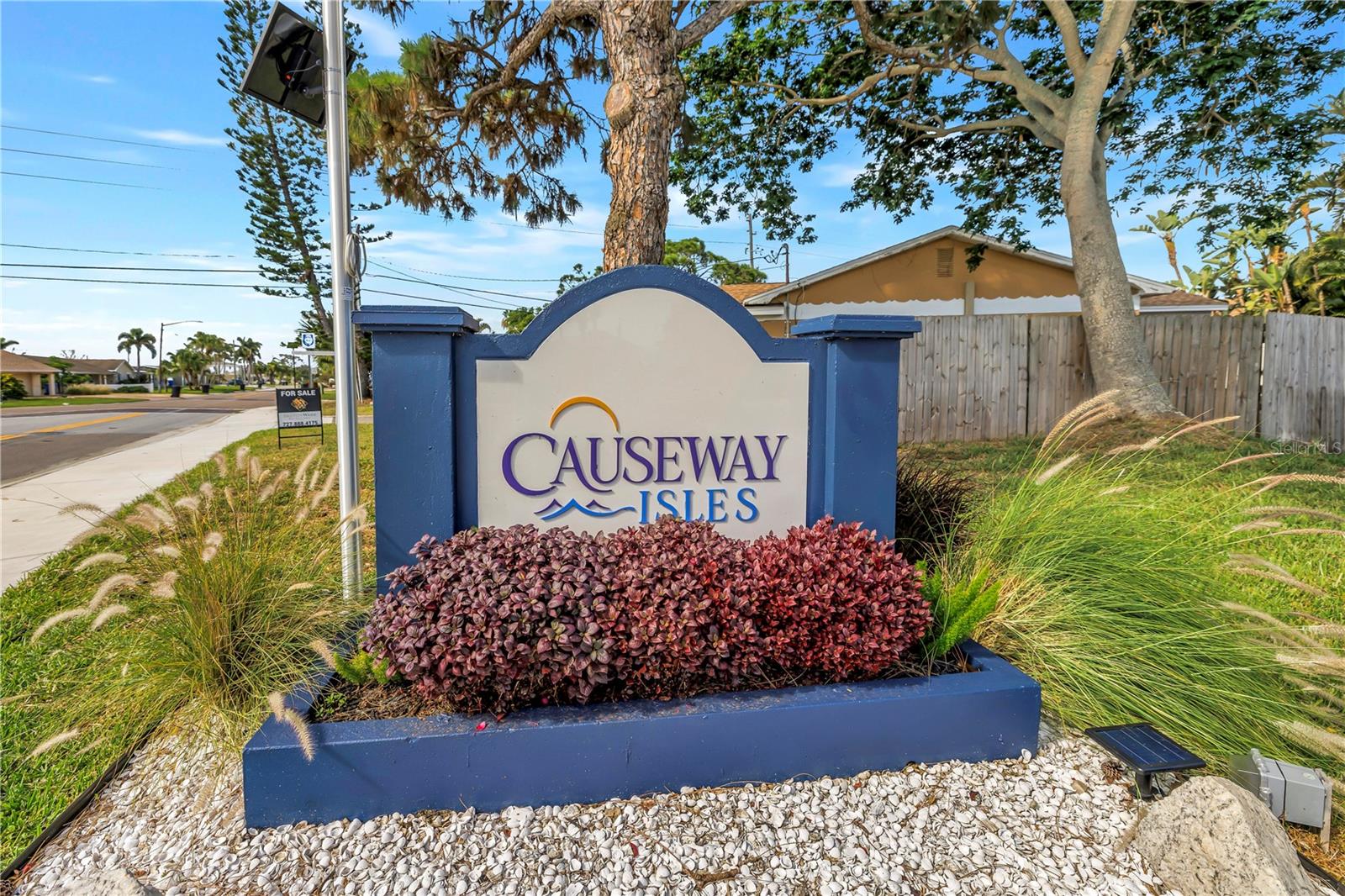 7901 CAUSEWAY BLVD S — photo 3