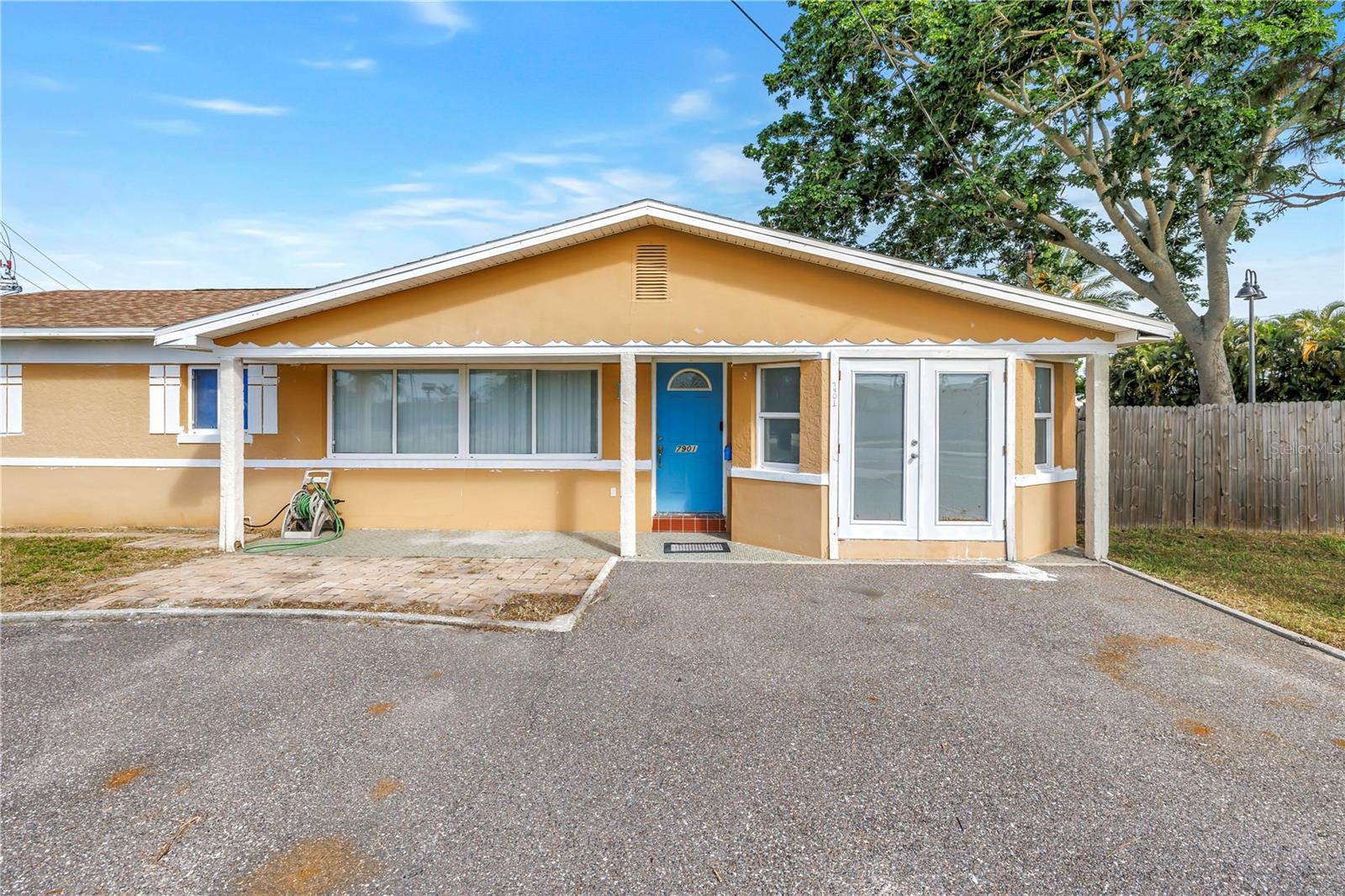 7901 CAUSEWAY BLVD S — photo 9