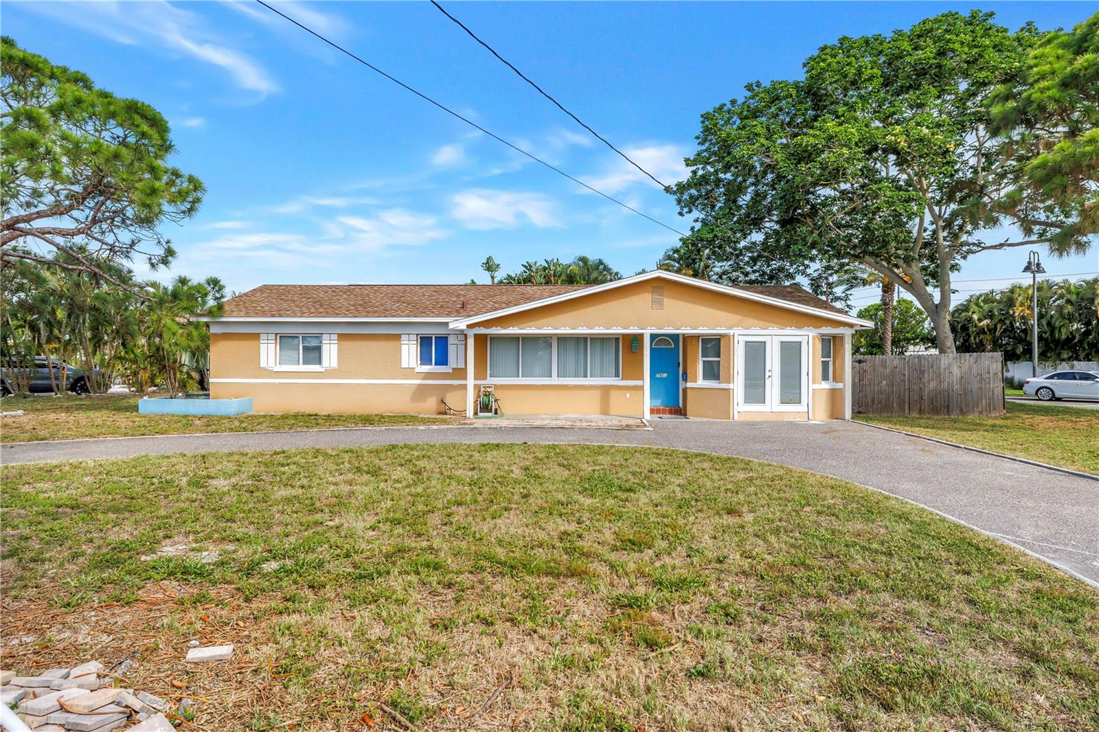 7901 CAUSEWAY BLVD S — photo 4