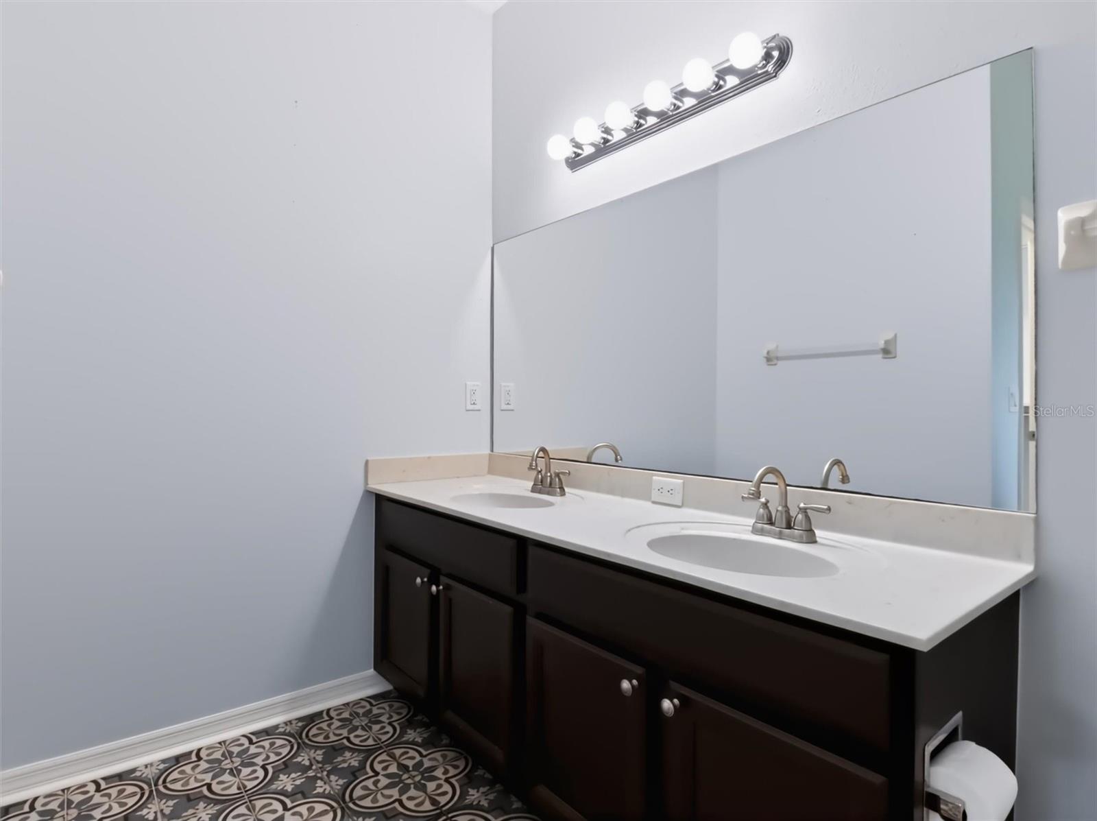 620 CHESNEY DR — photo 39