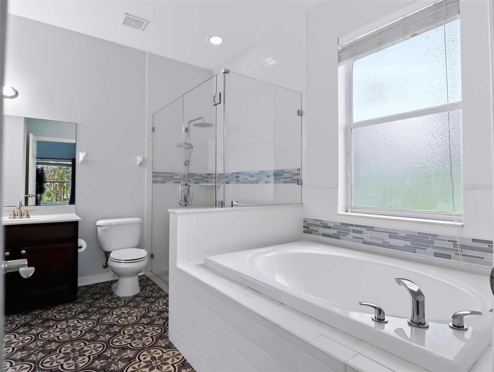 620 CHESNEY DR — photo 37