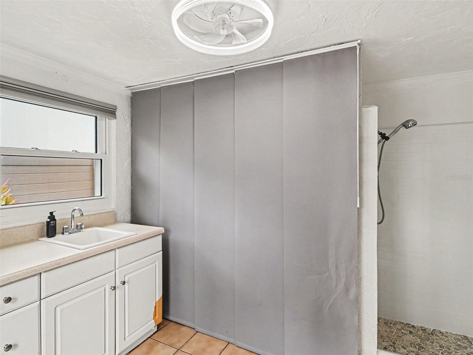2344 TEMPLE ST — photo 15