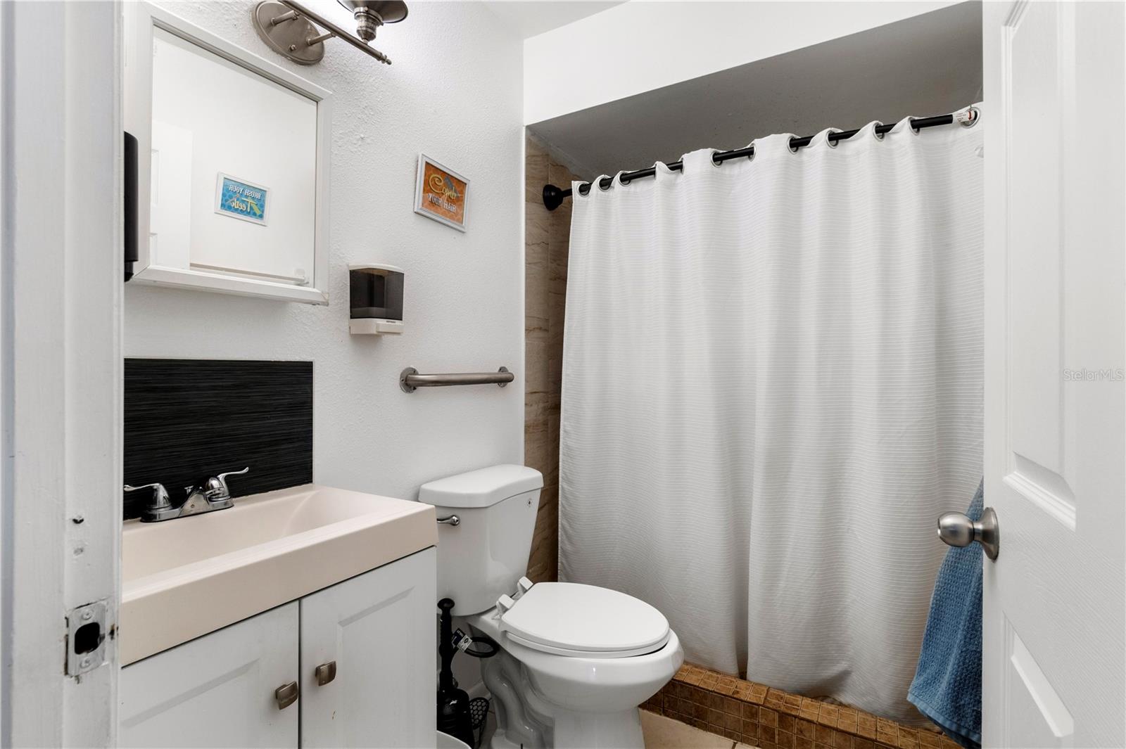 613 FOREST HILLS DR — photo 28