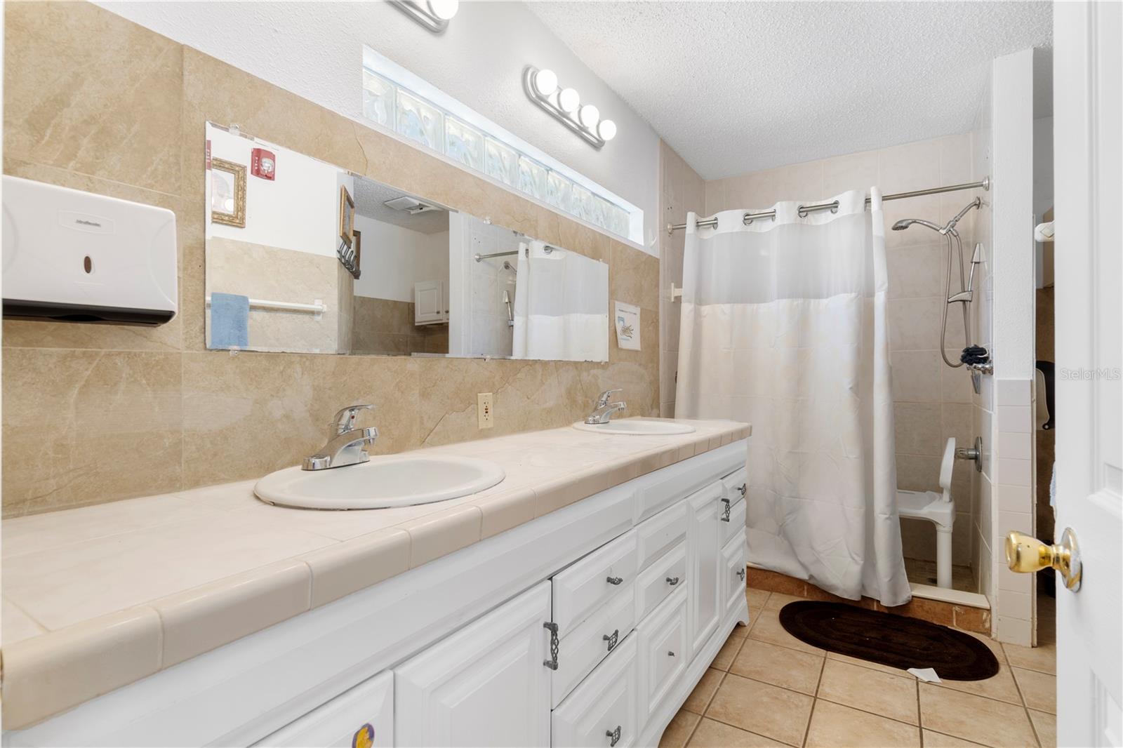 613 FOREST HILLS DR — photo 23