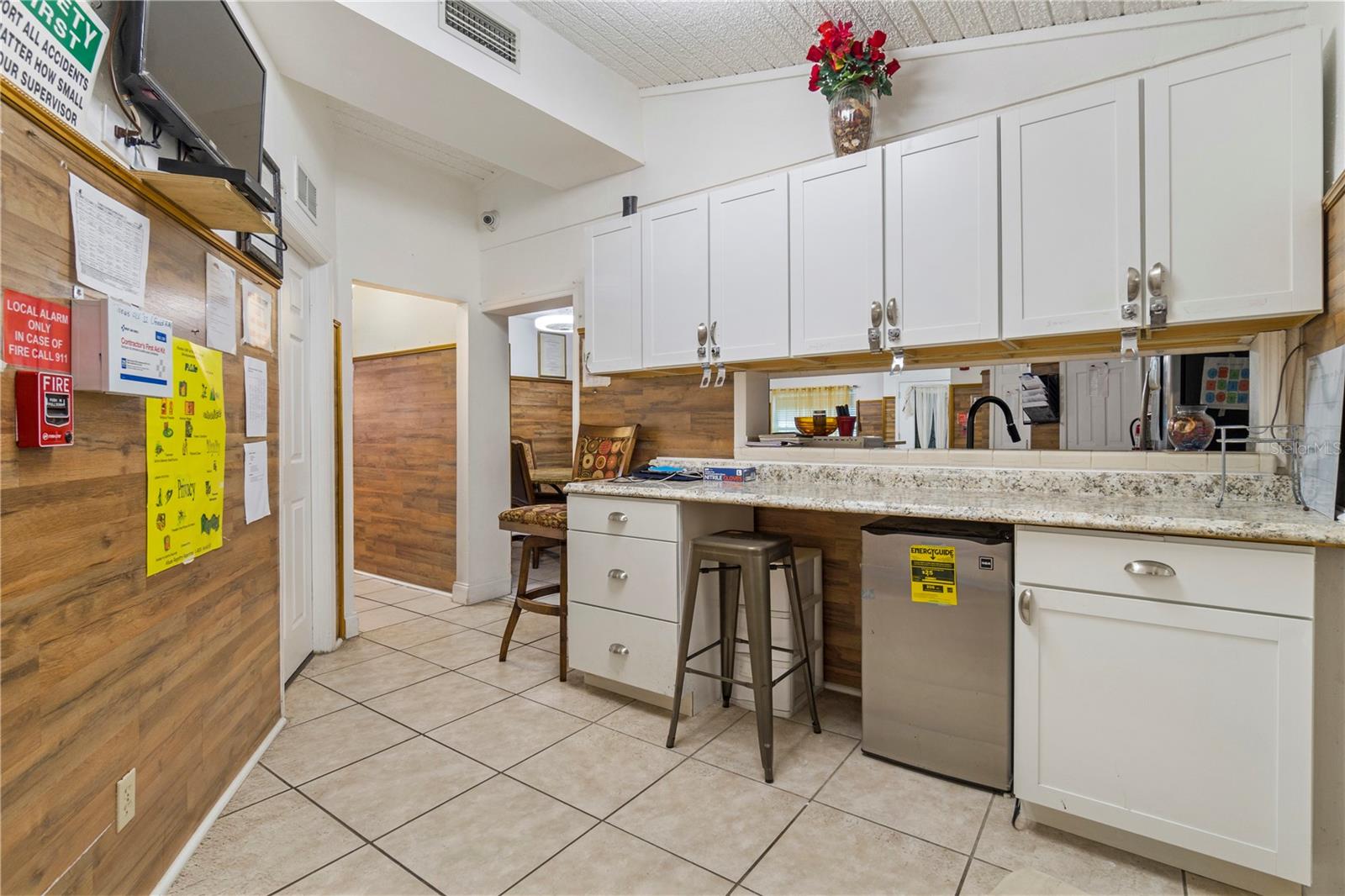 613 FOREST HILLS DR — photo 10