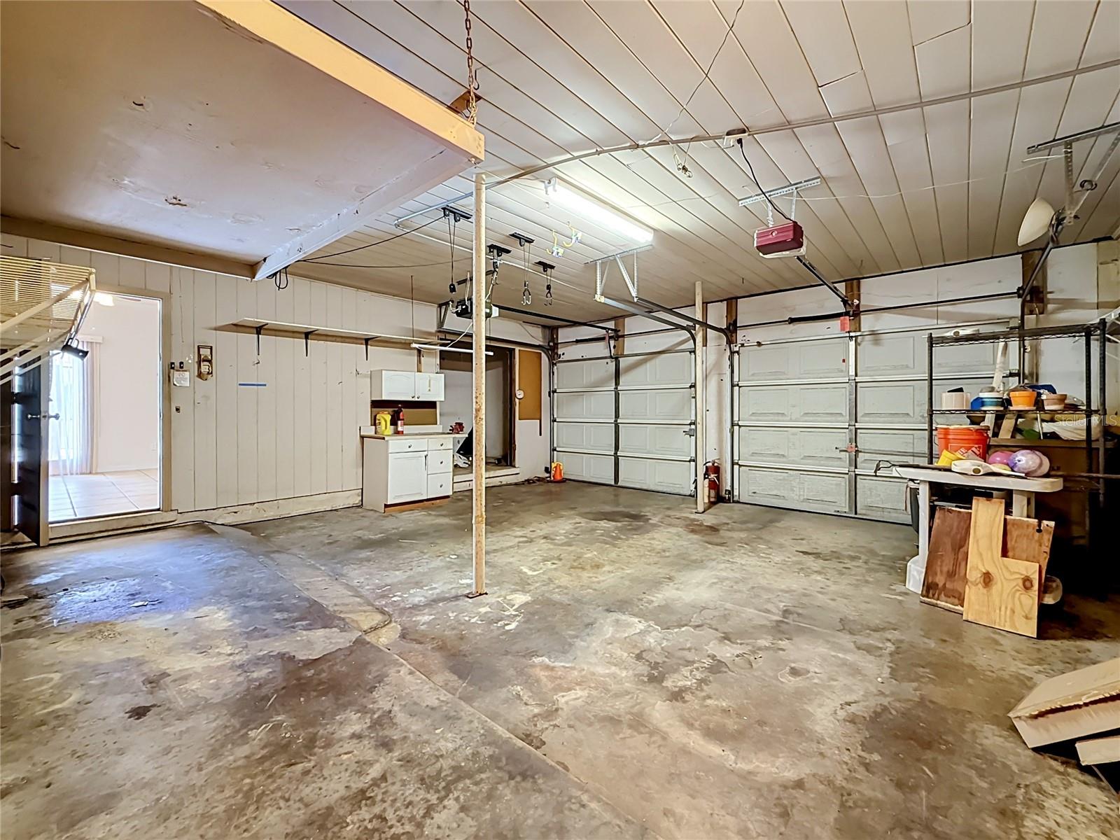 605 COURTNEY DR — photo 37