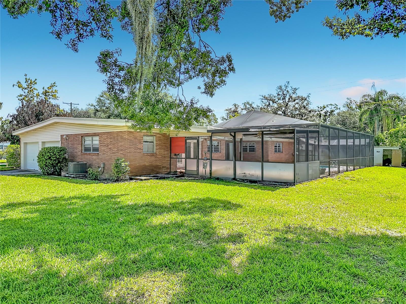 605 COURTNEY DR — photo 45