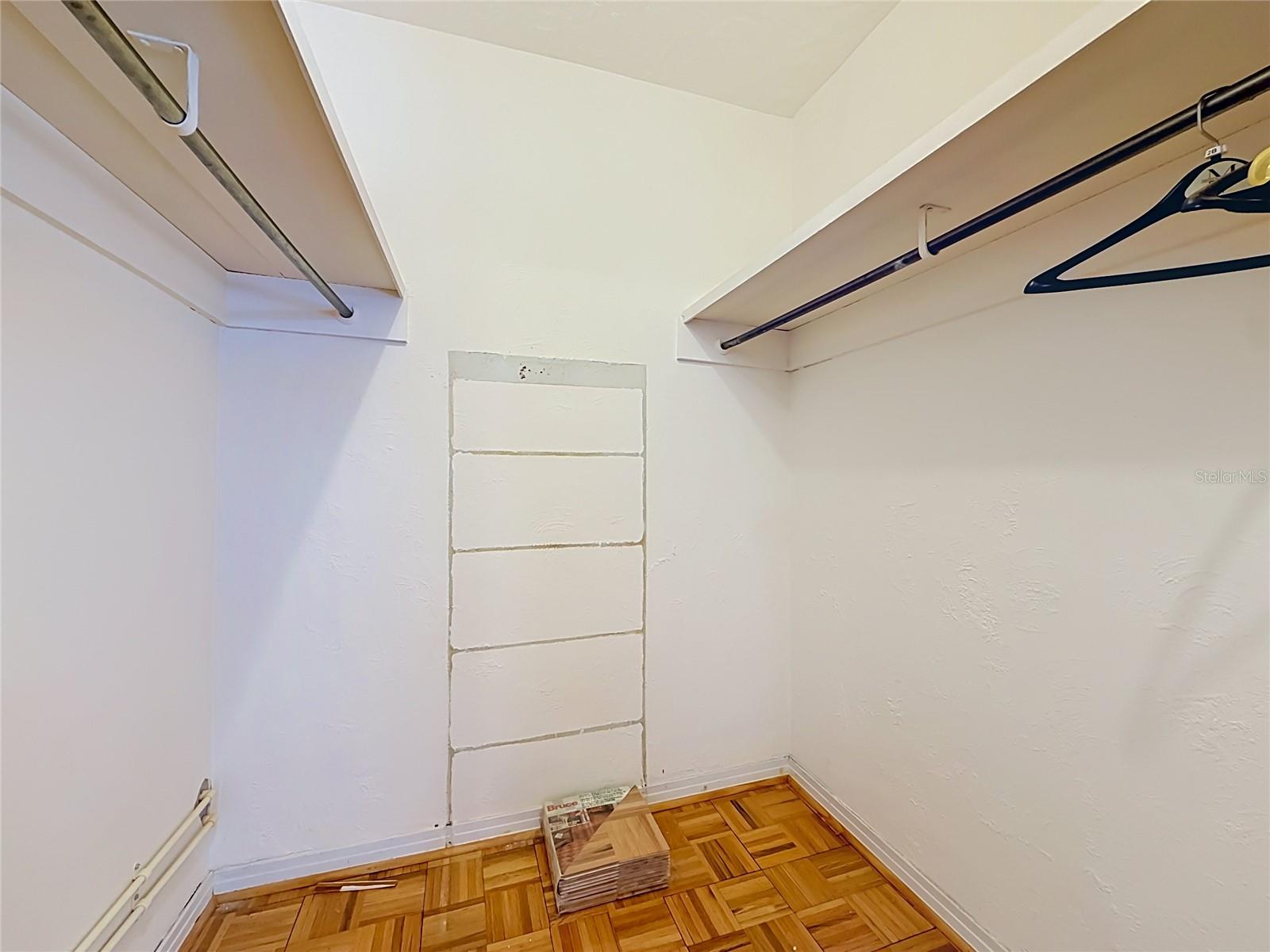 605 COURTNEY DR — photo 27