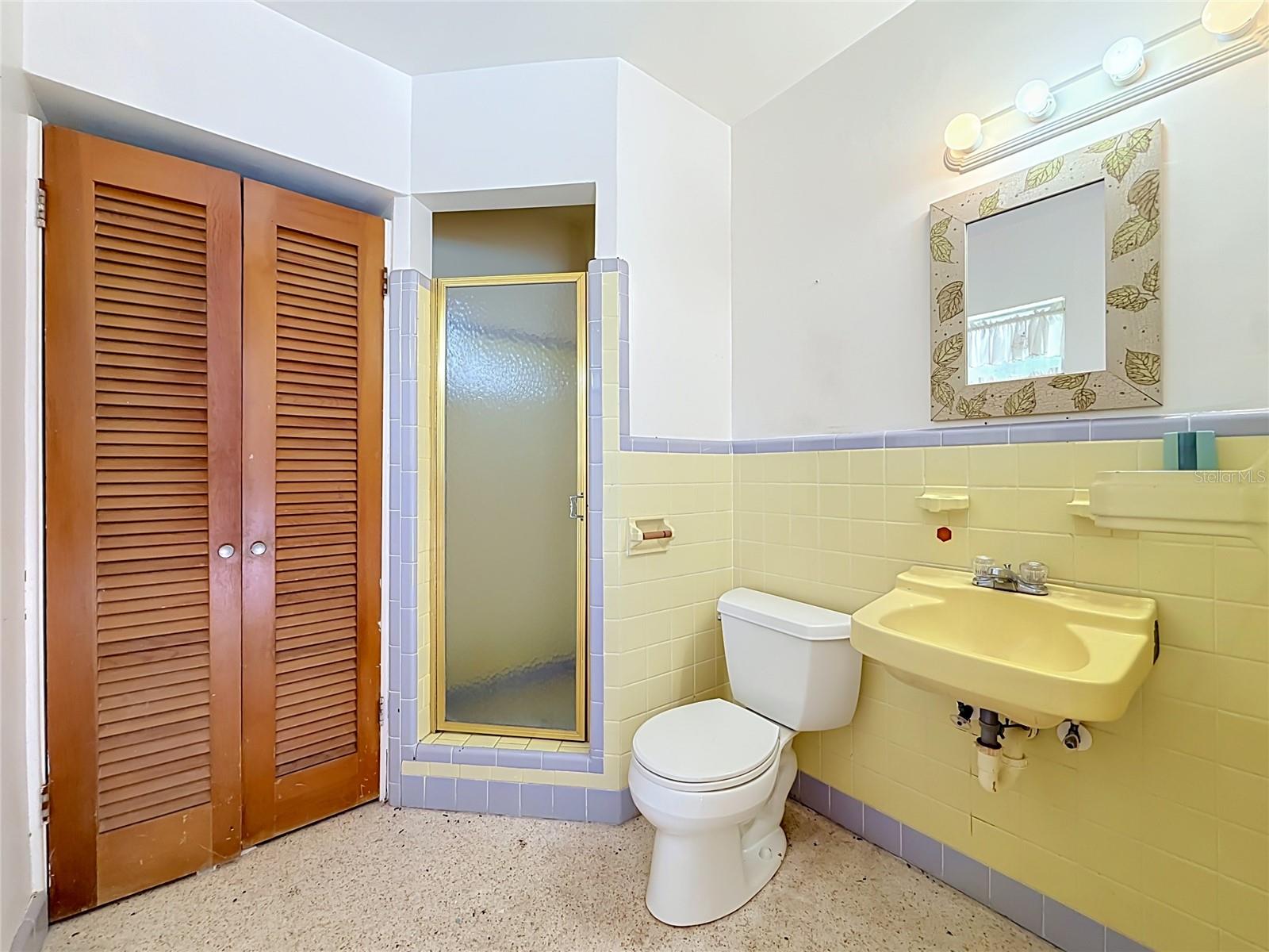 605 COURTNEY DR — photo 32