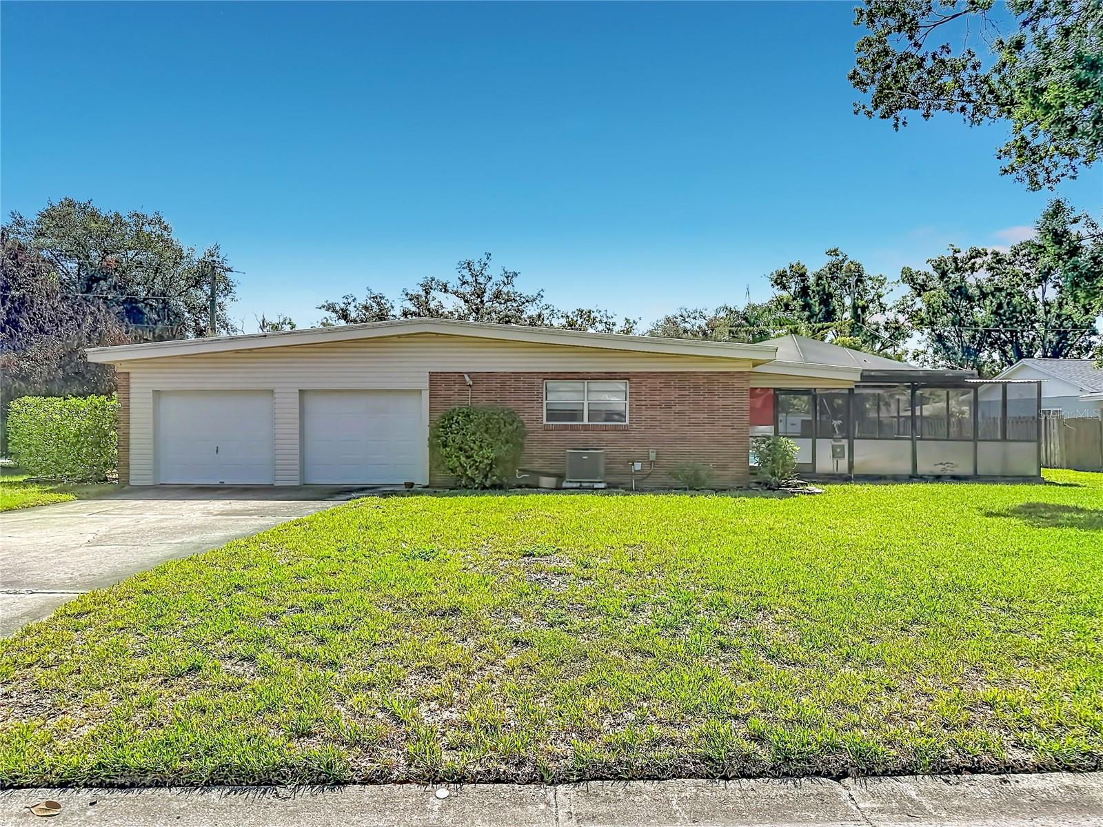 605 COURTNEY DR — photo 46