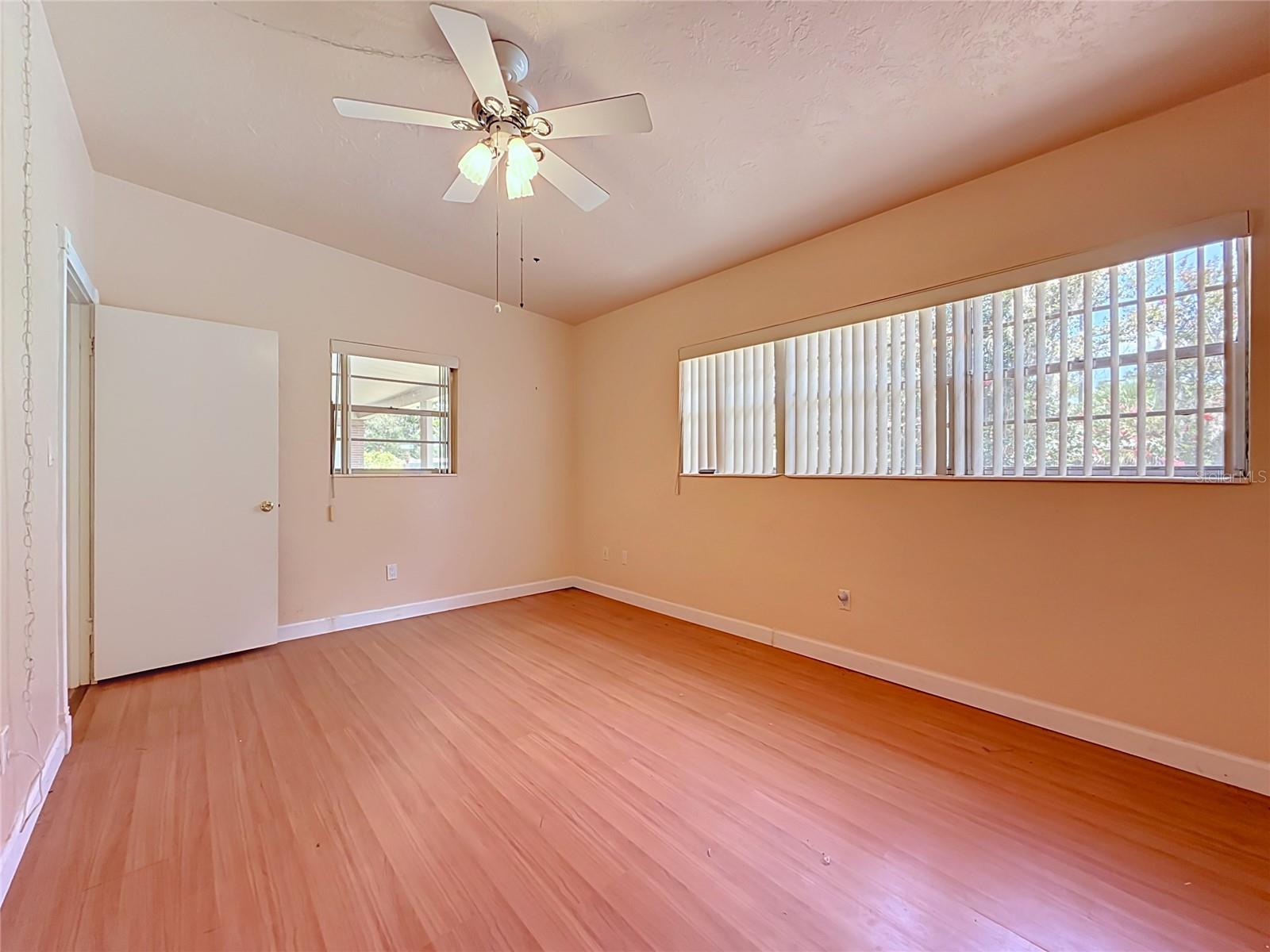 605 COURTNEY DR — photo 21