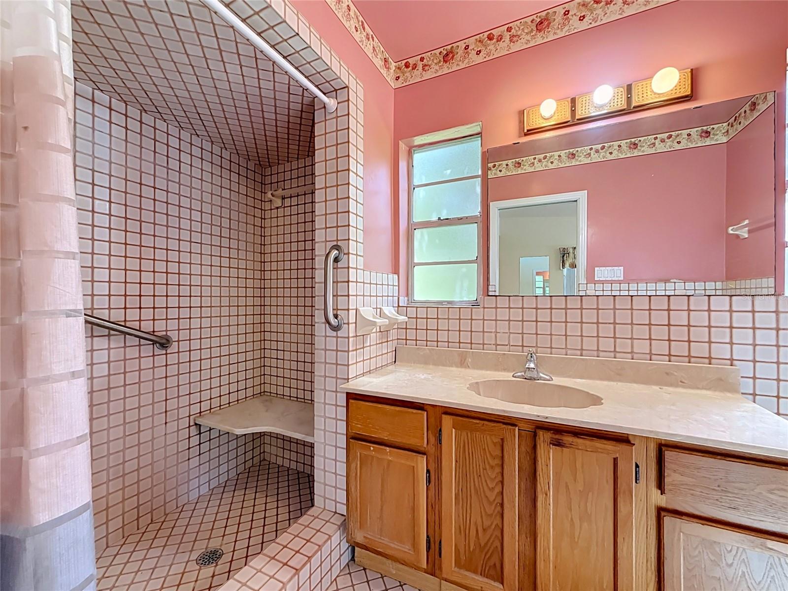 605 COURTNEY DR — photo 29