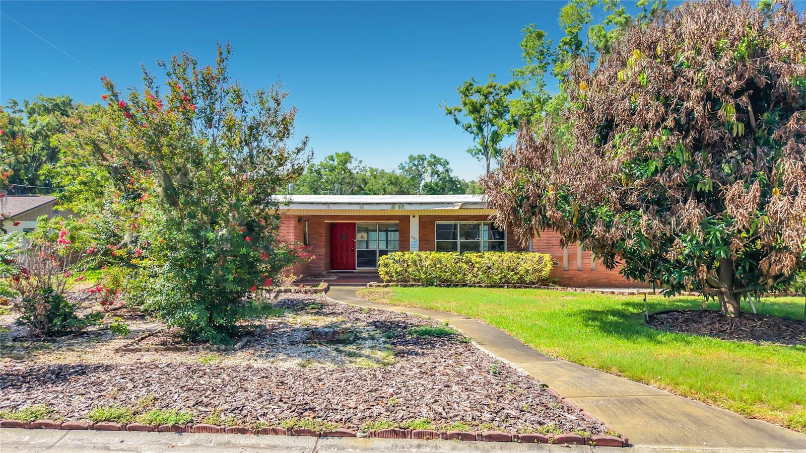 605 COURTNEY DR — photo 5