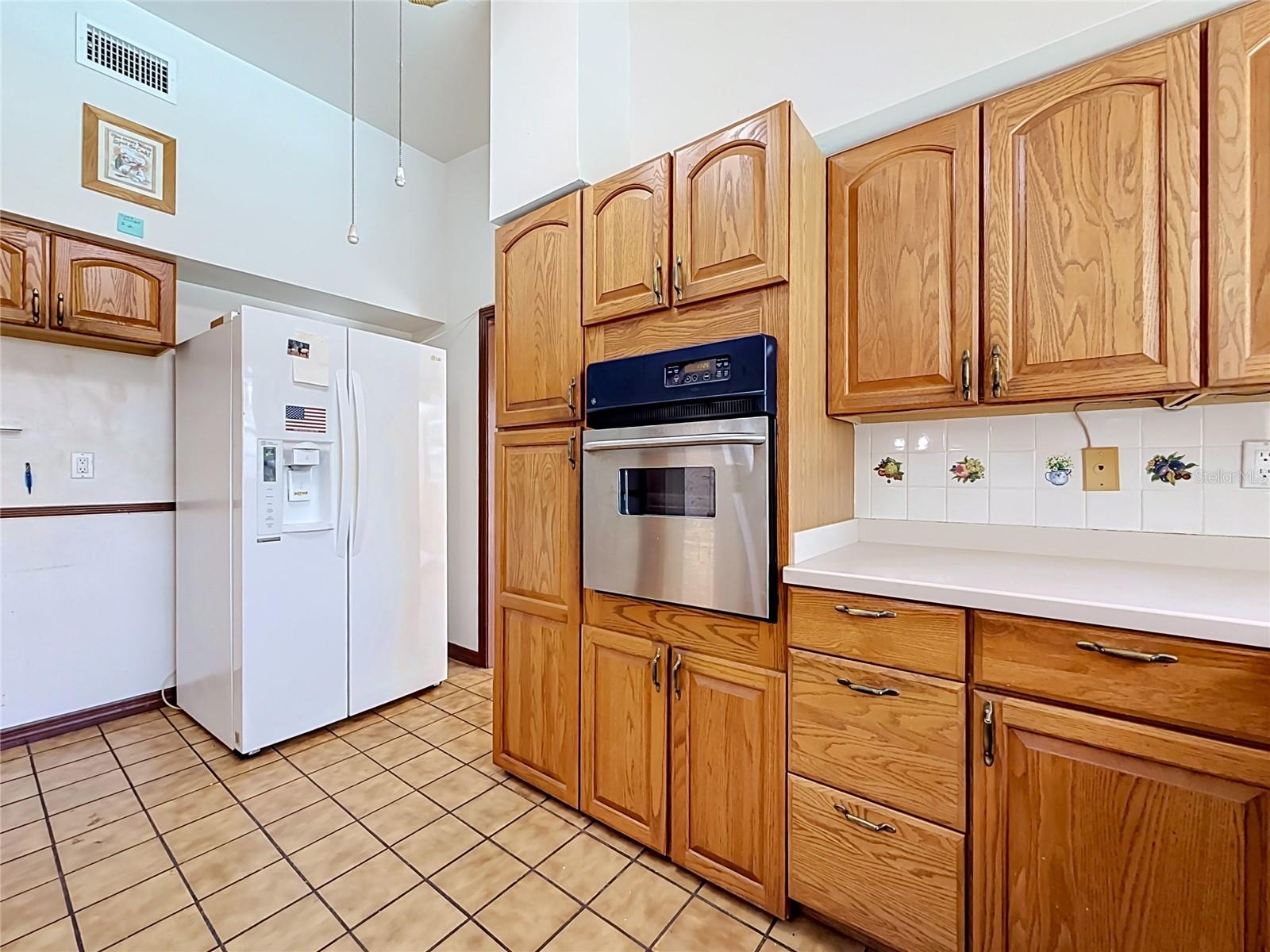 605 COURTNEY DR — photo 13