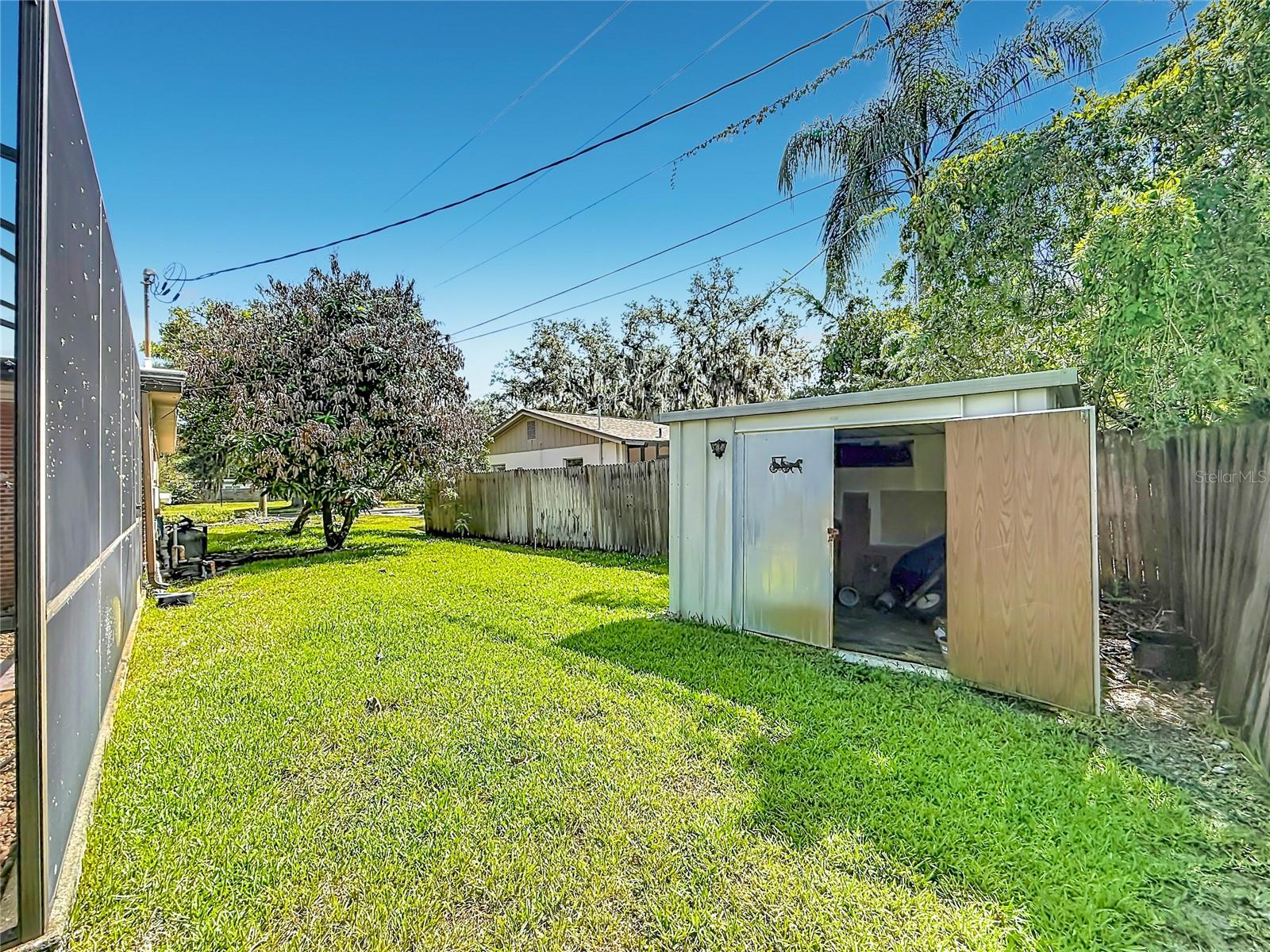 605 COURTNEY DR — photo 41