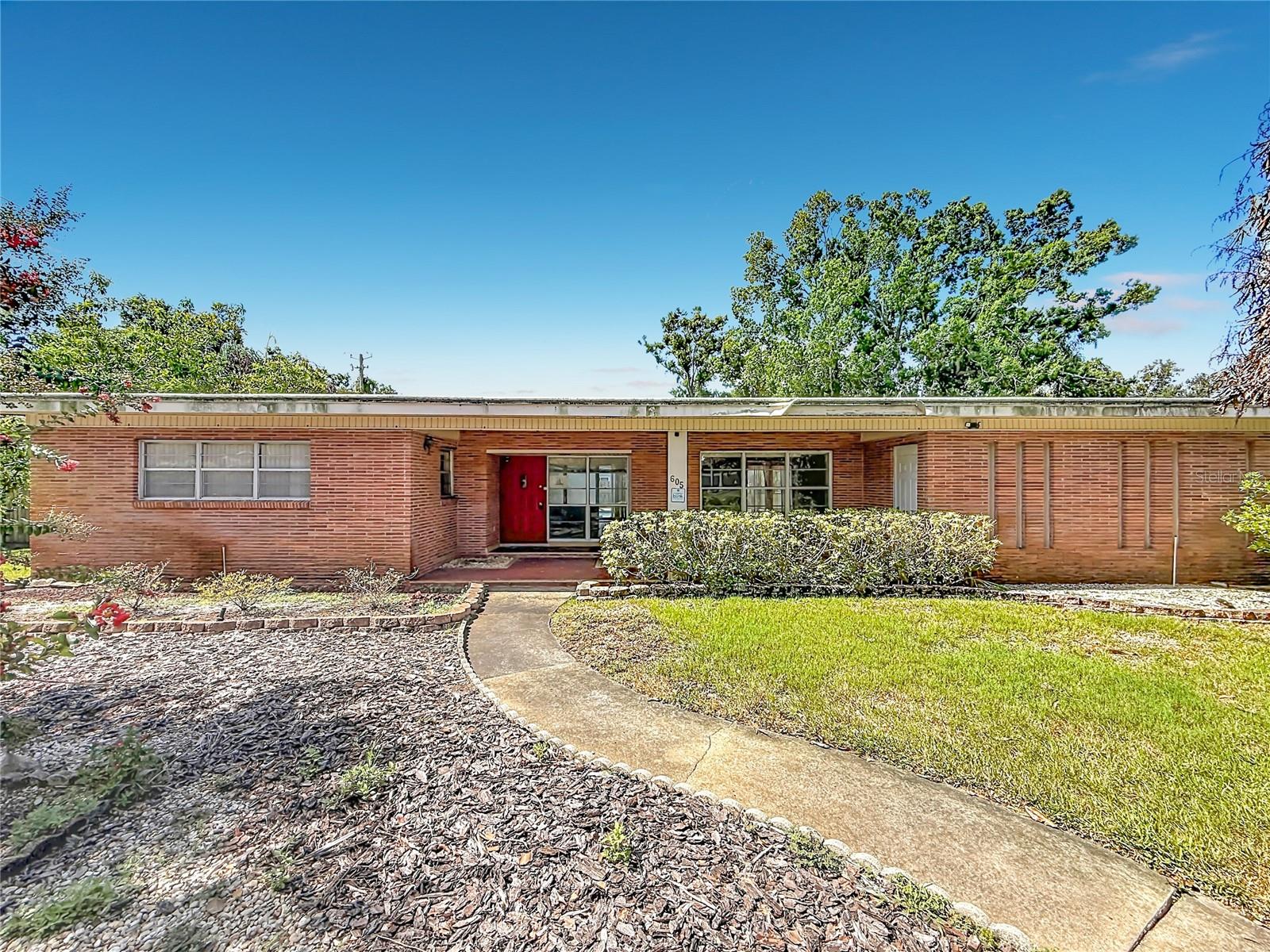 605 COURTNEY DR — photo 2