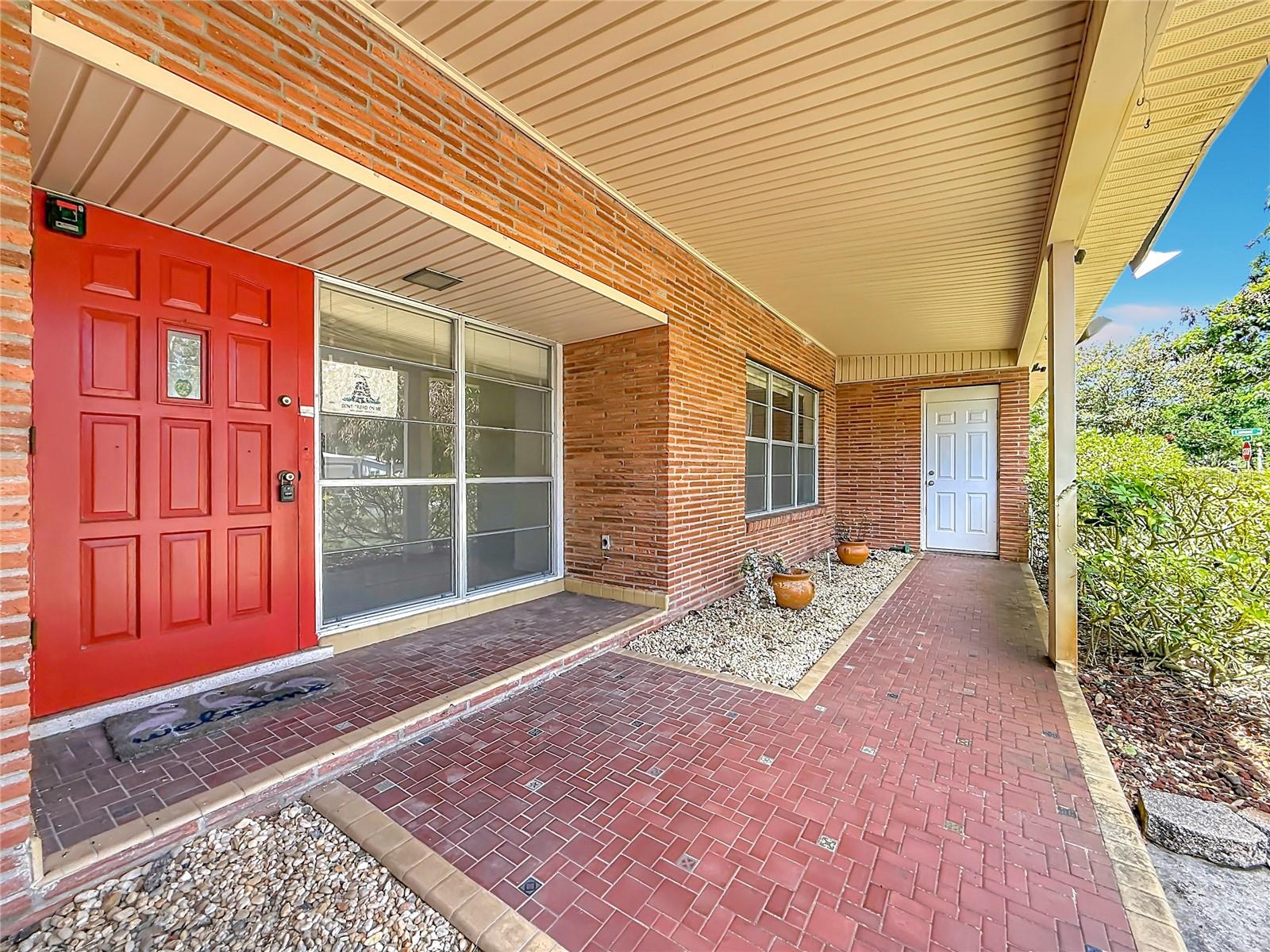 605 COURTNEY DR — photo 7