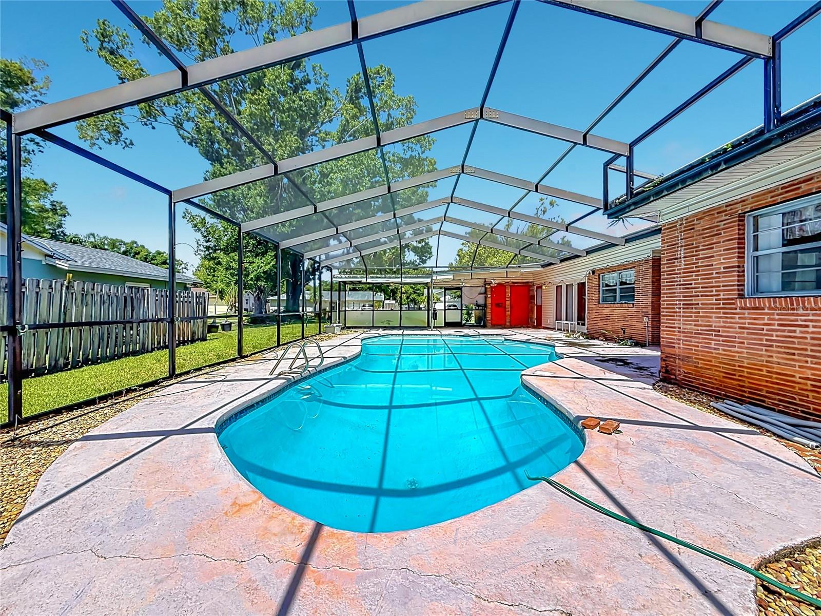 605 COURTNEY DR — photo 39