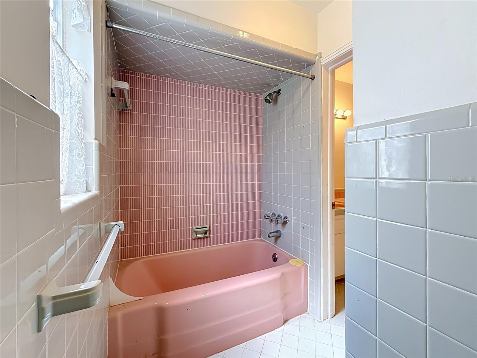605 COURTNEY DR — photo 26